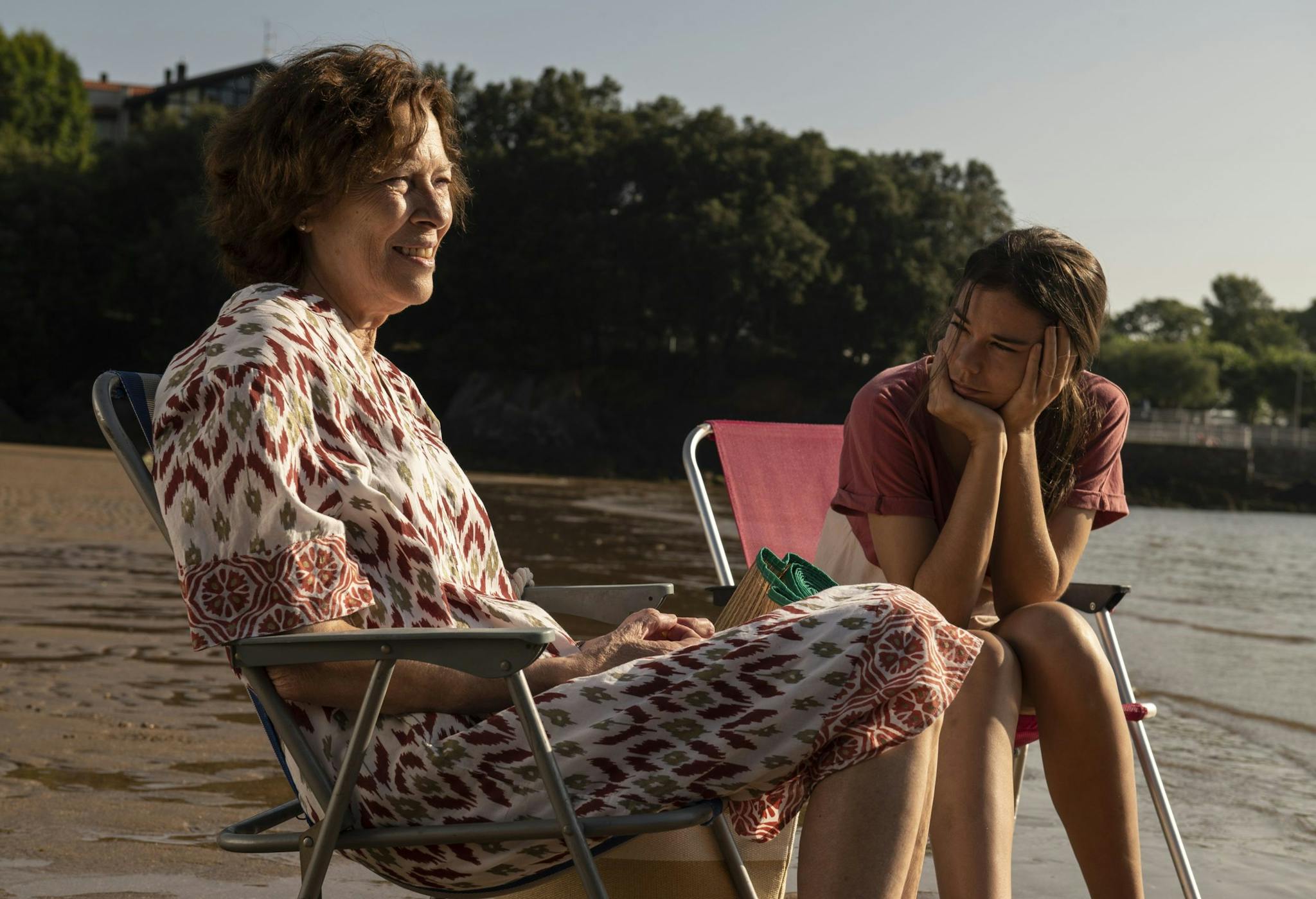 Las actrices Susi Sánchez y Laia Costa, en una imagen promocional de 'Cinco lobitos'