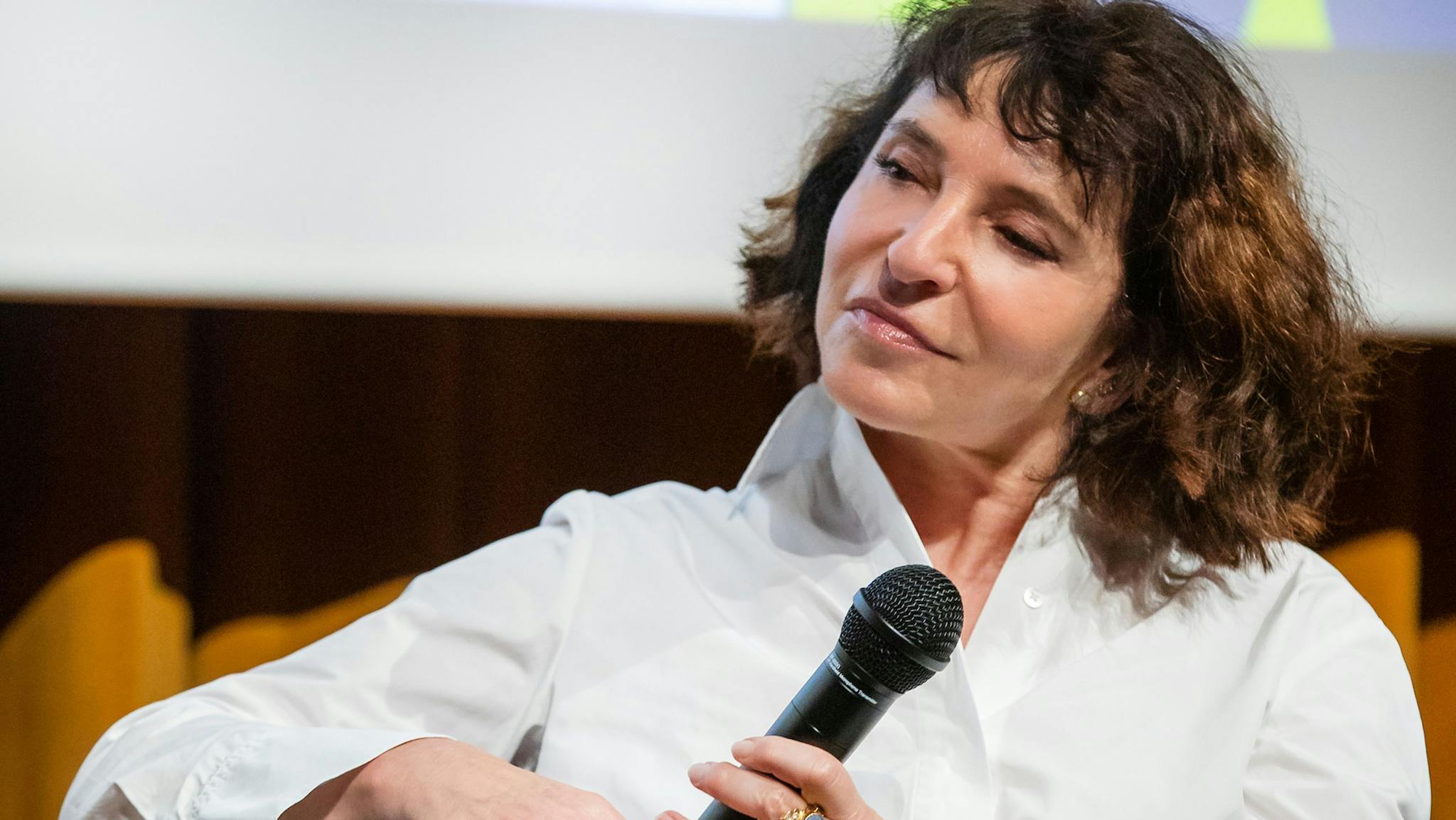 La directora Susanne Bier responde a preguntas del público en el EMIFF