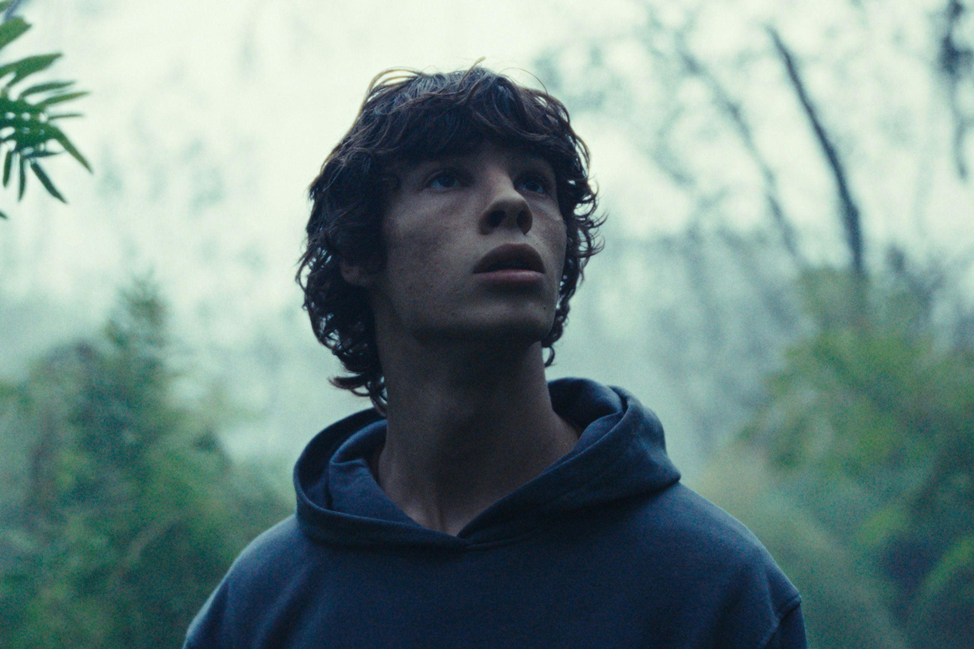 Paul Kircher interpreta a Émile Marindaze, un adolescente que se transforma poco a poco en lobo en 'El reino animal' 