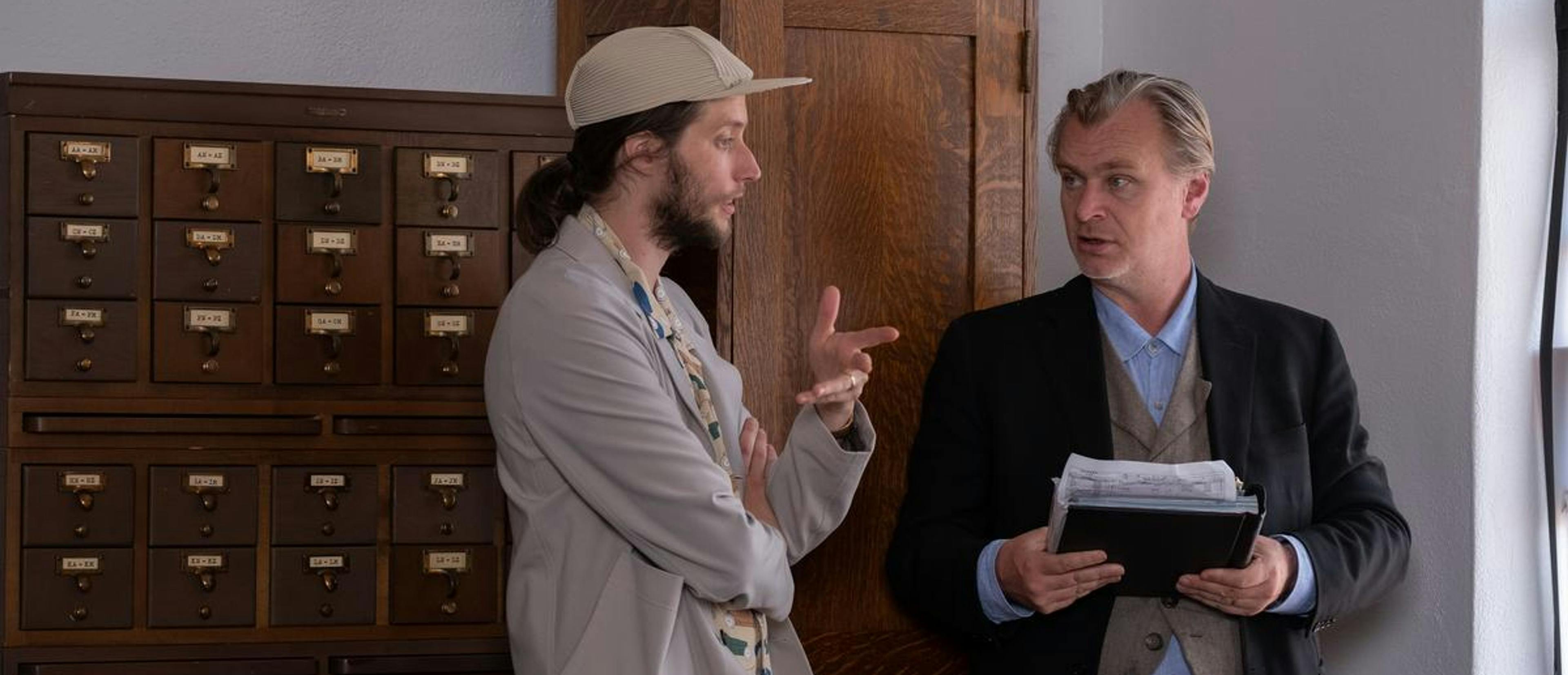Ludwig Göransson y Christopher Nolan en el rodaje de 'Oppenheimer'