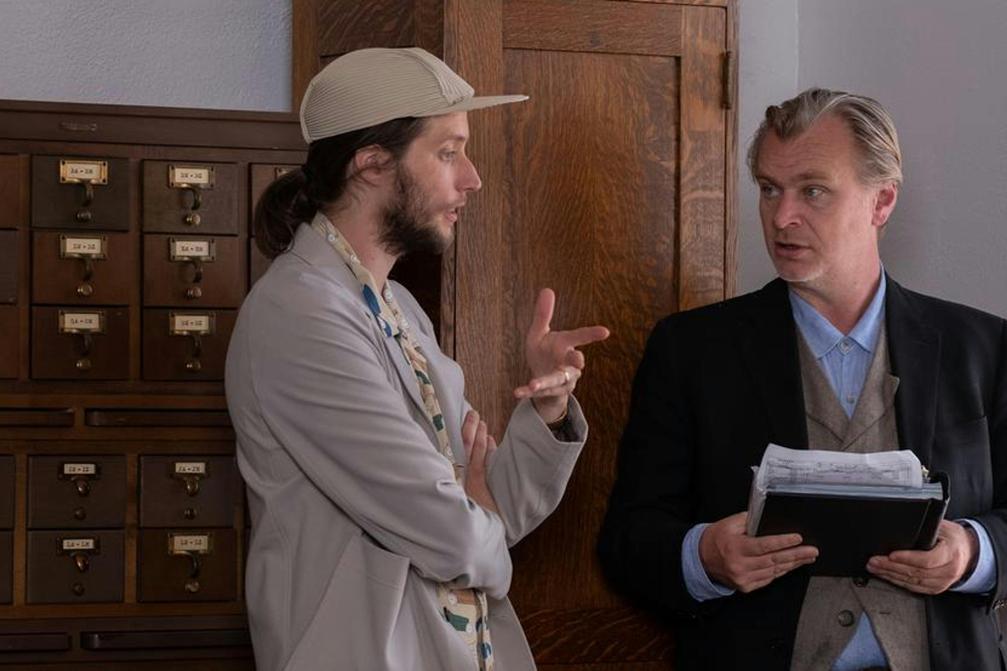 Ludwig Göransson y Christopher Nolan en el rodaje de 'Oppenheimer'