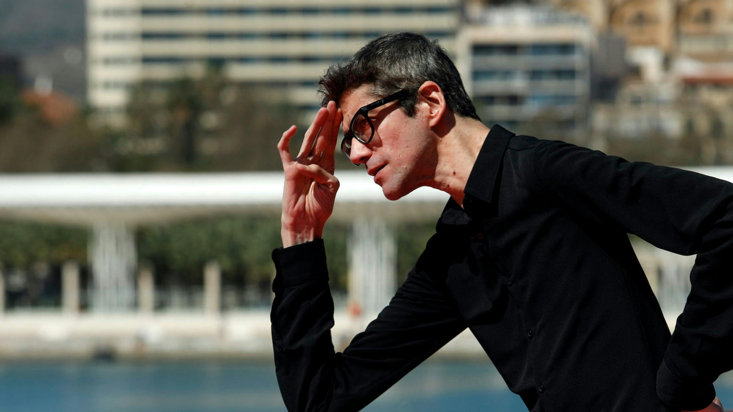 El actor Javier Botet, durante el photocall de 'El fantástico caso del Gólem' en el Festival de Málaga