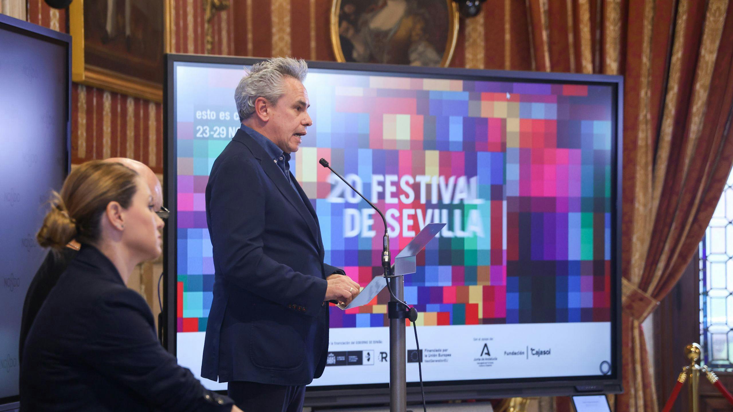 Manuel Cristóbal, coordinador general del Festival de Sevilla, interviene en la rueda de prensa de presentación de la edición número 20 del certamen