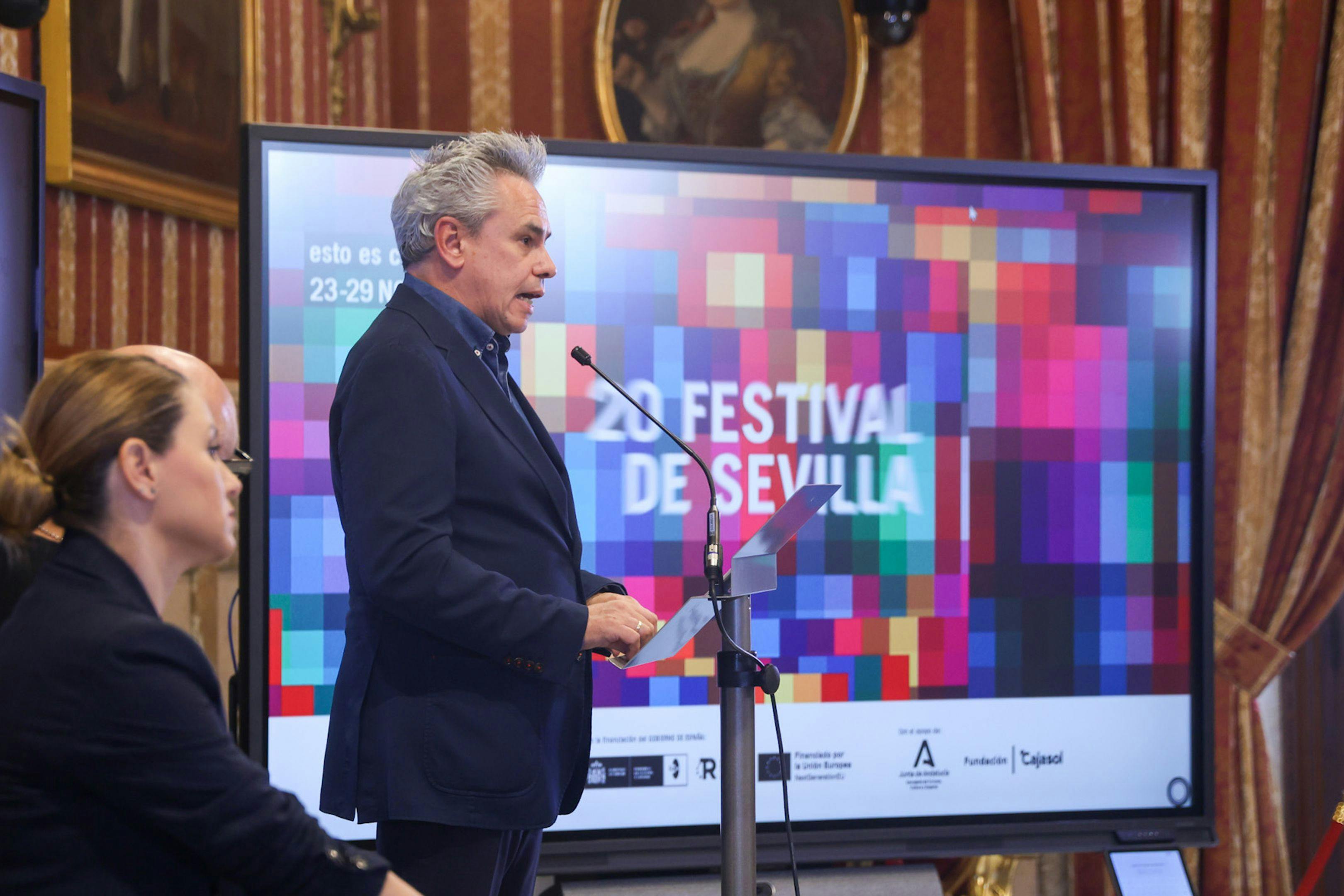 Manuel Cristóbal, coordinador general del Festival de Sevilla, interviene en la rueda de prensa de presentación de la edición número 20 del certamen