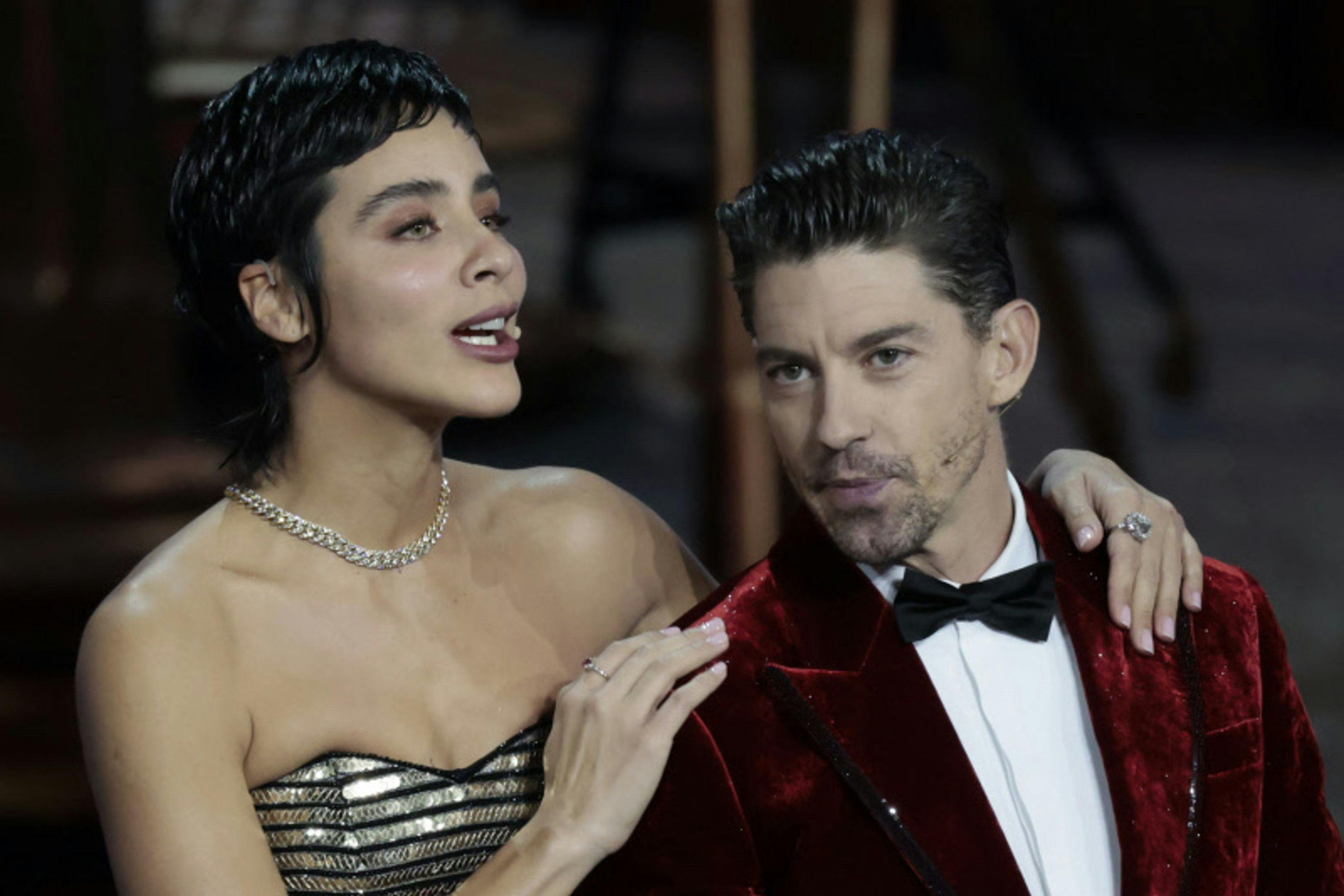 Esmeralda Pimentel y Adrián Lastra durante la gala de los premios José Maria Forque 2022 