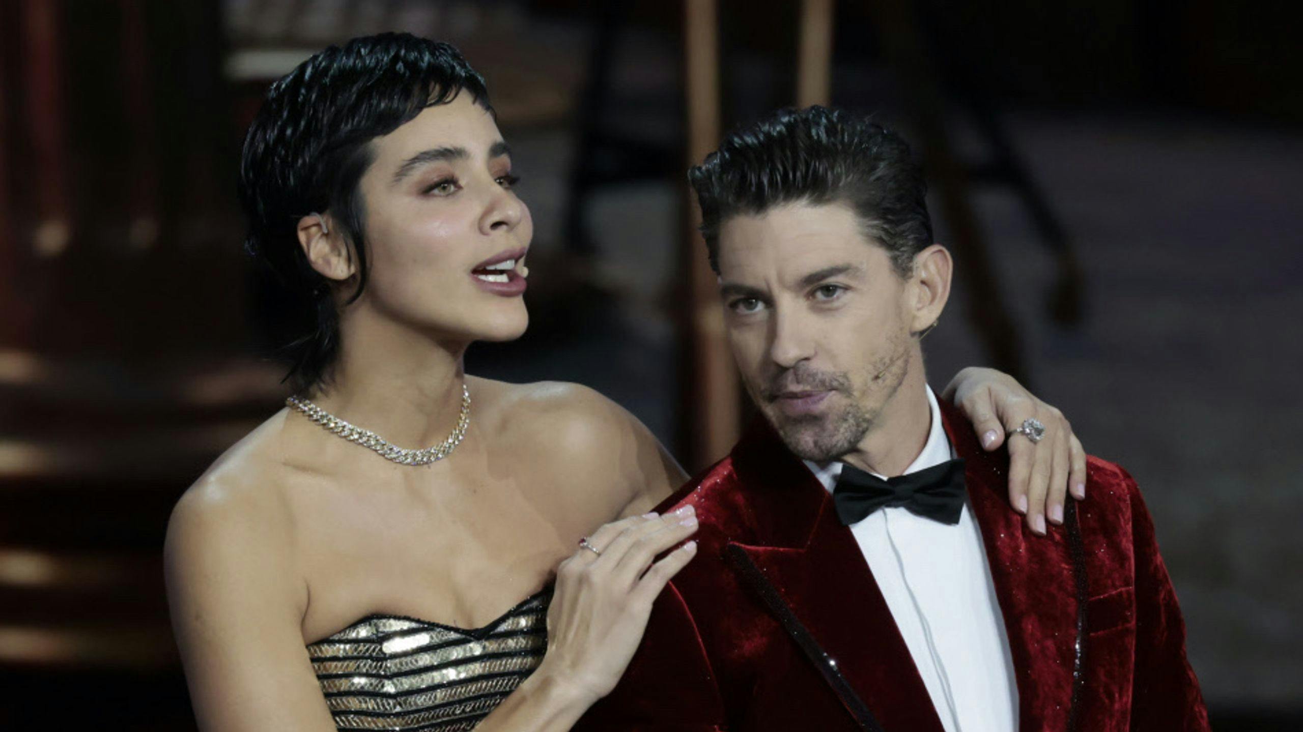Esmeralda Pimentel y Adrián Lastra durante la gala de los premios José Maria Forque 2022 