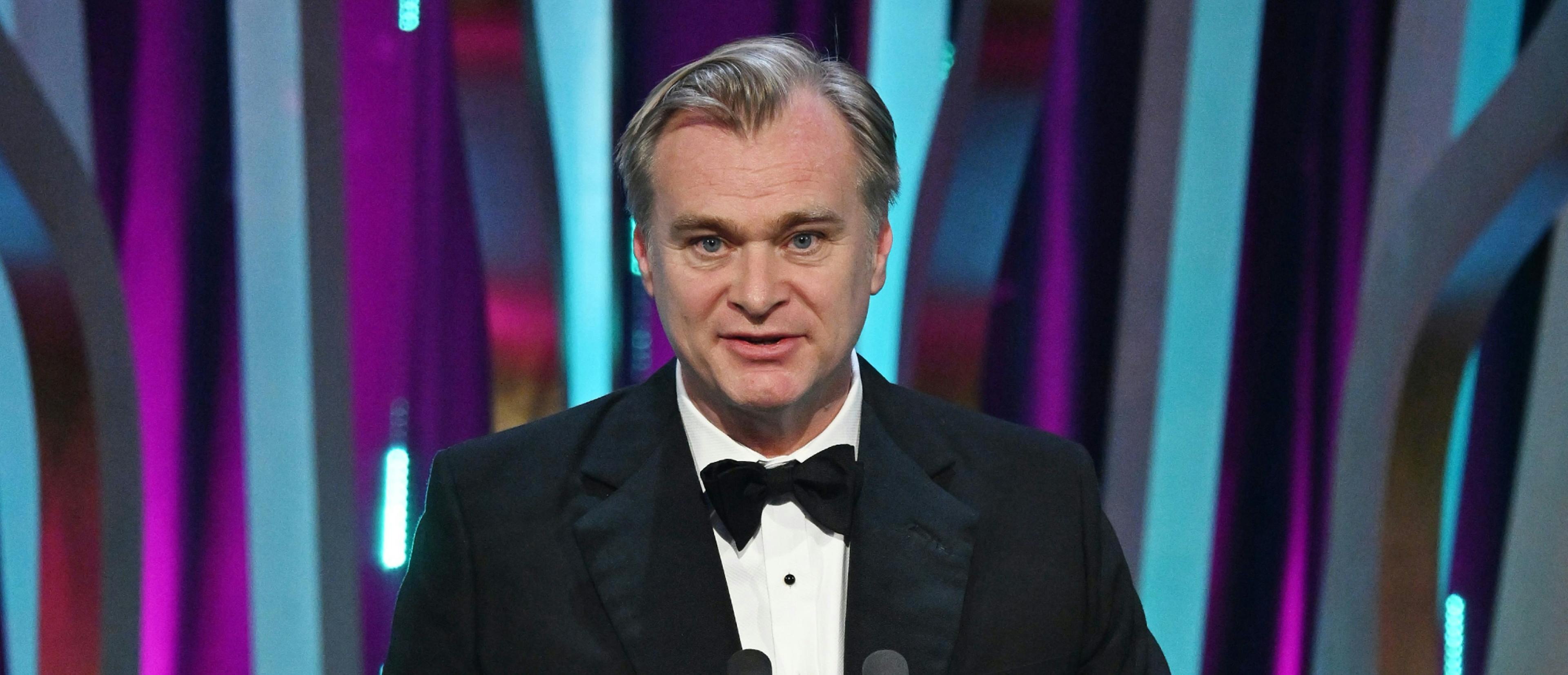 El director de 'Oppenheimer', Christopher Nolan, recogiendo el BAFTA a Mejor Director