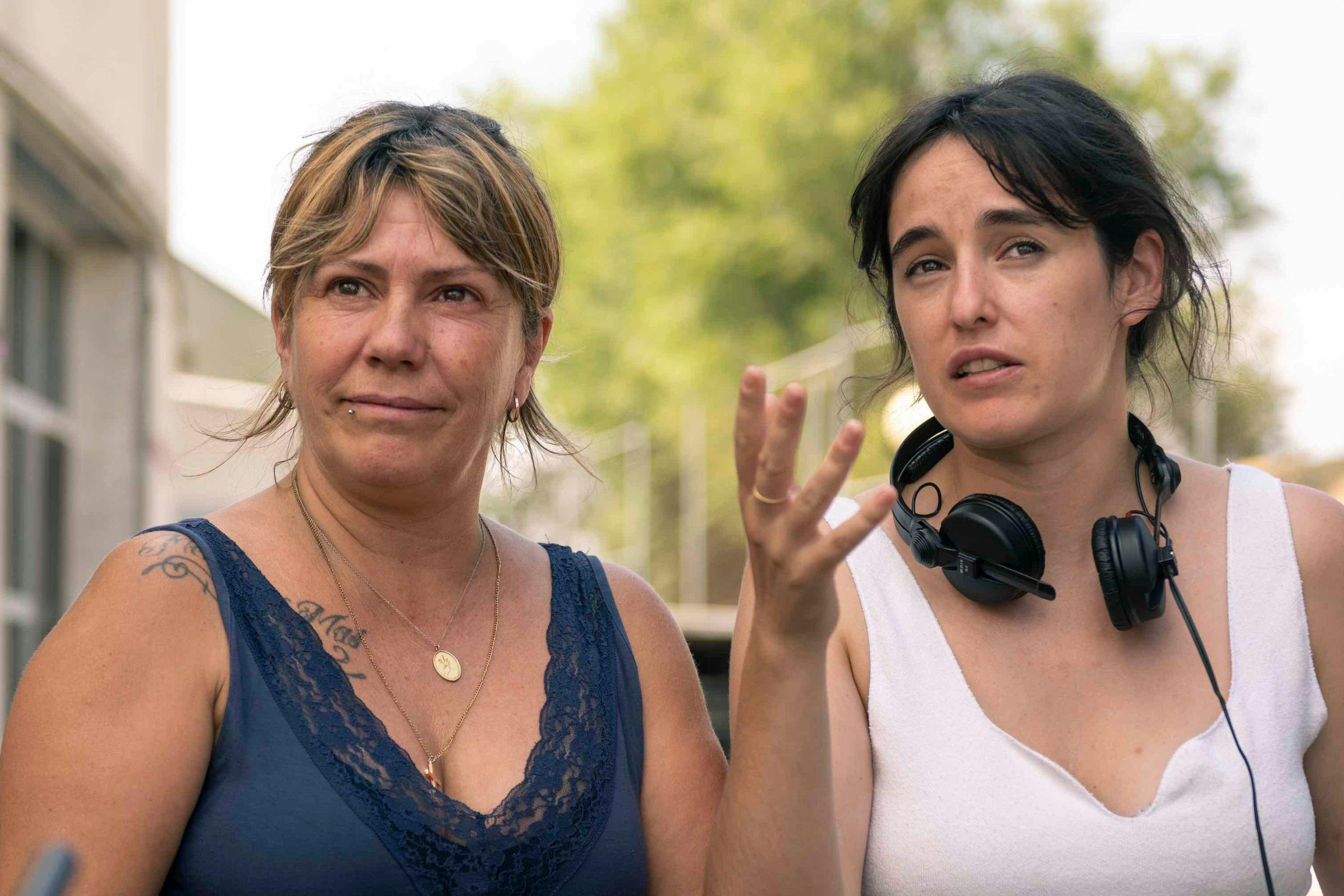 La directora Claudia Costafreda, en el rodaje de 'Cardo'