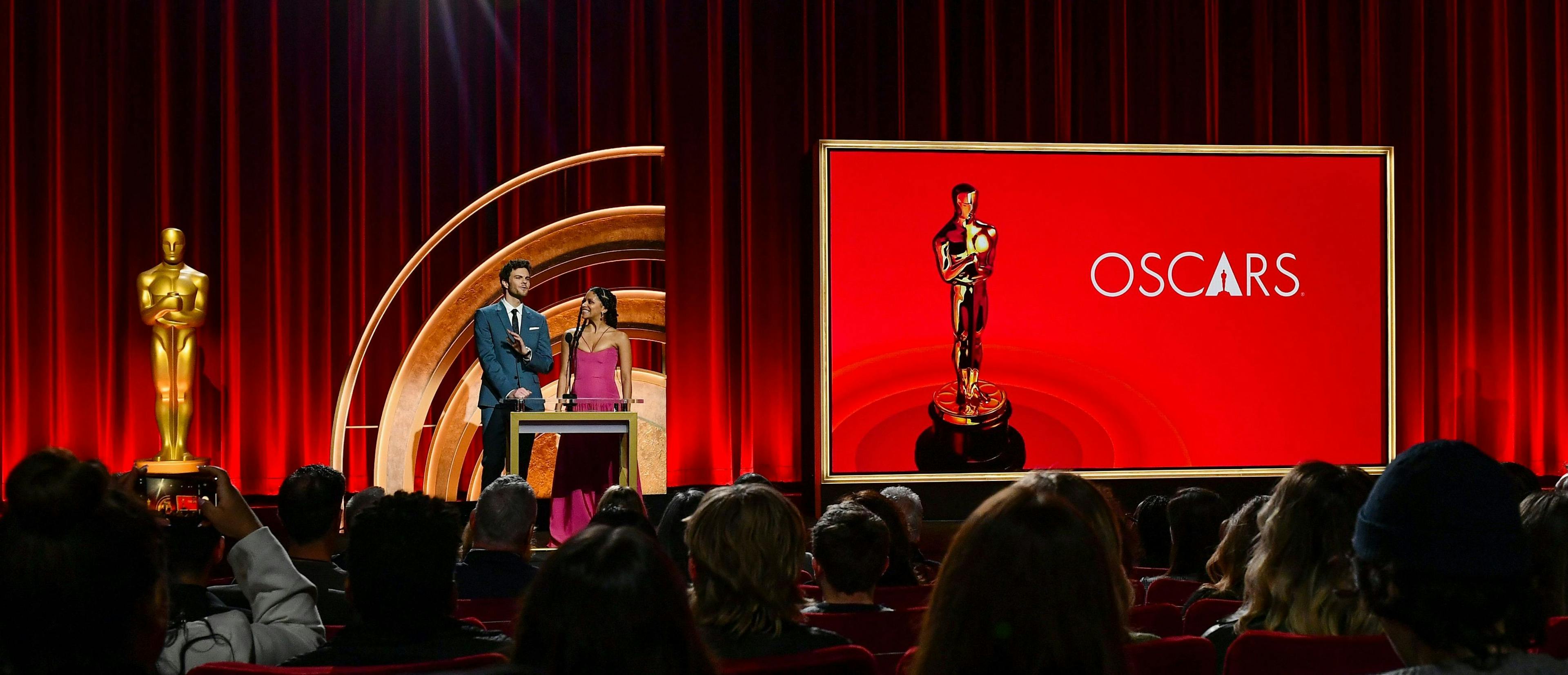 Los actores Jack Quaid y Zazie Beetz durante la lectura de nominados de la edición número 96 de los Oscar