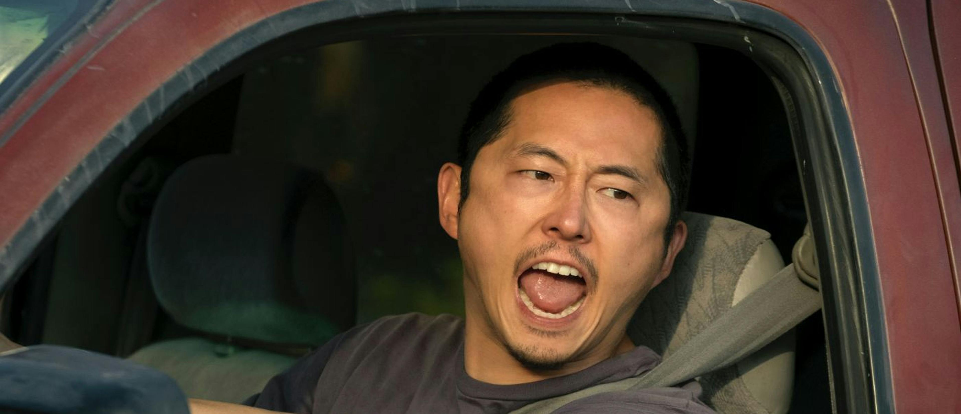 Steven Yeun, en un fotograma de la serie de Netflix, 'Bronca'.