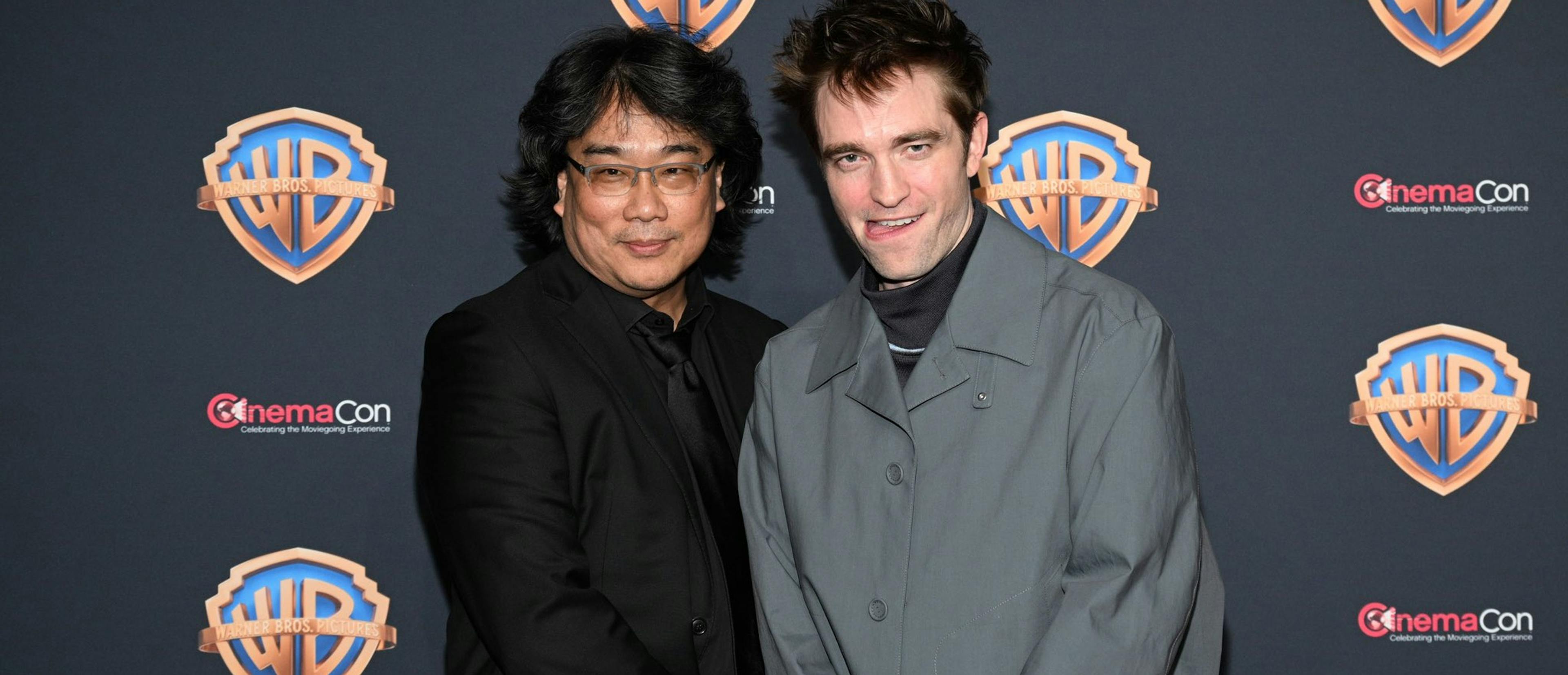 El director Bong Joon-ho y el actor Robert Pattinson presentan 'Mickey 17' en la CinemaCon 2024