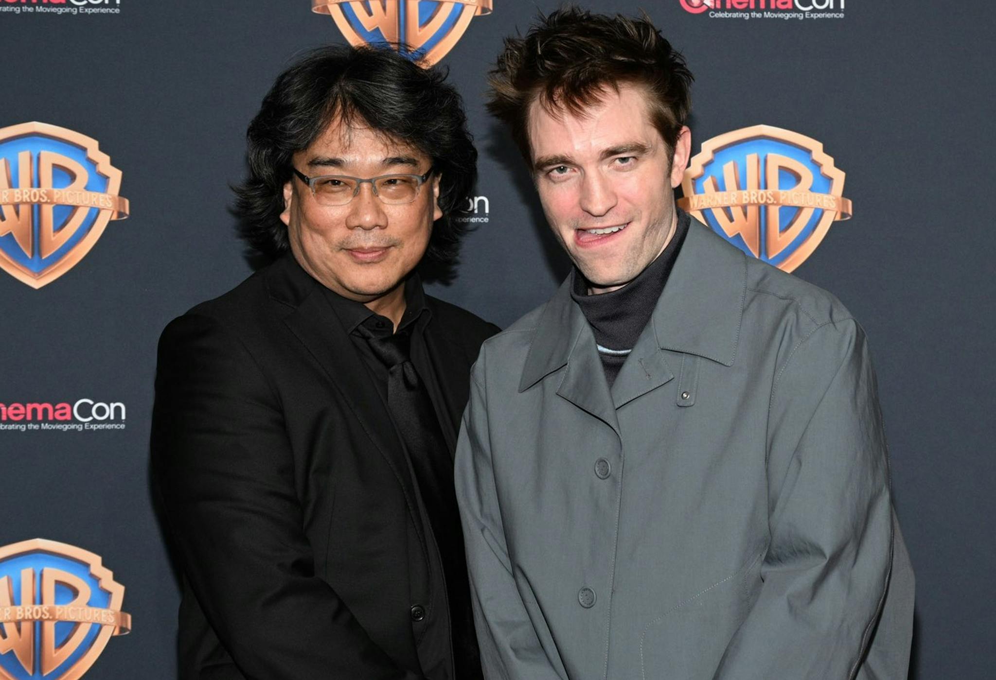 El director Bong Joon-ho y el actor Robert Pattinson presentan 'Mickey 17' en la CinemaCon 2024