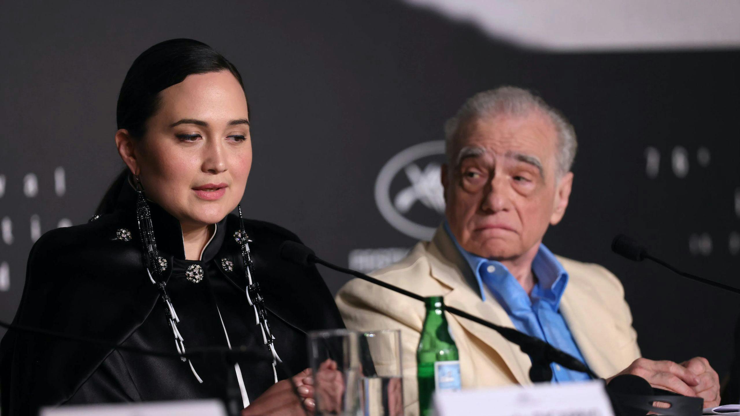 La actriz Lily Gladstone, junto al director Martin Scorsese durante una rueda de prensa en el Festival de Cannes
