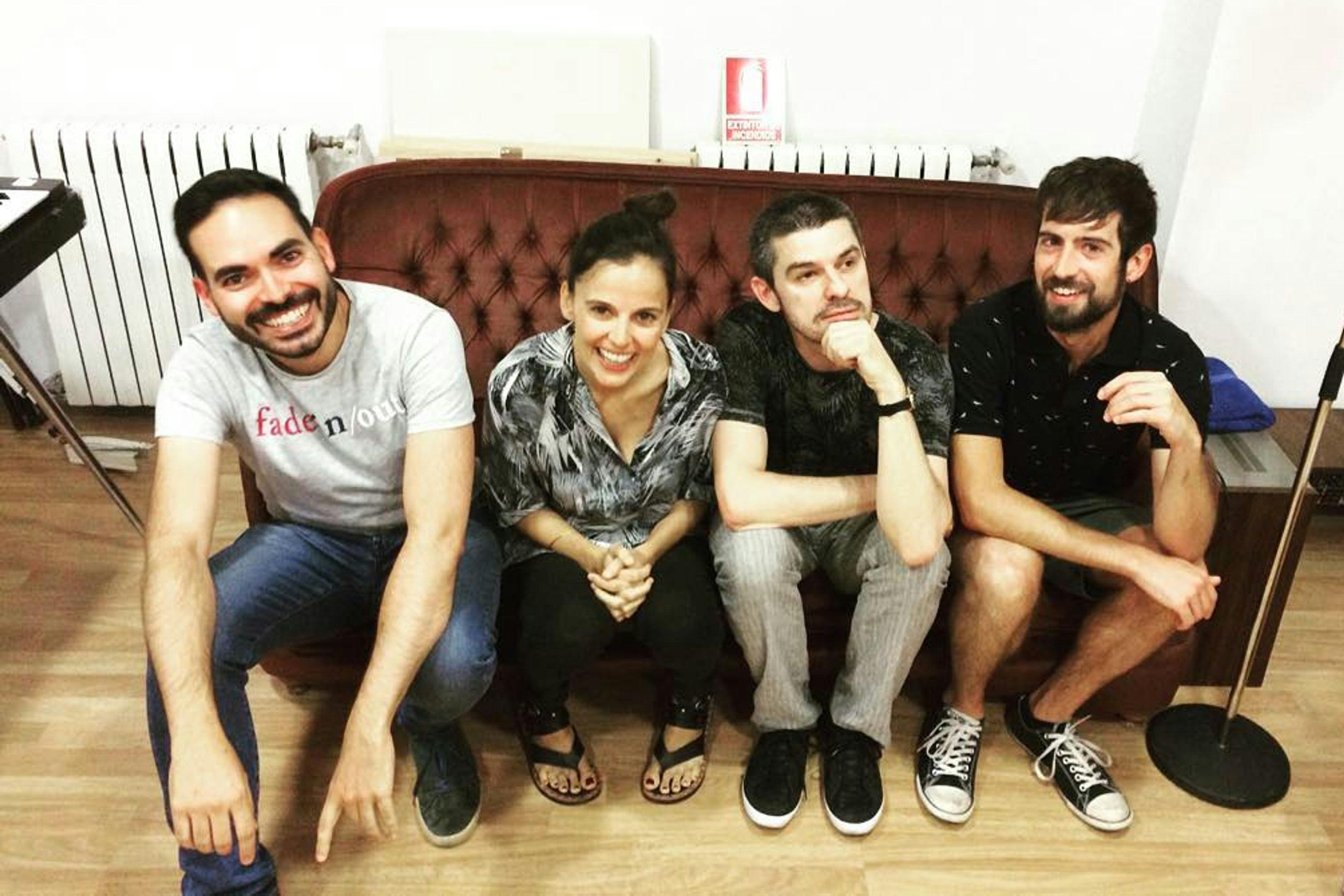 David Martos, Elena Anaya, el periodista José María Clemente y el música Tomás Virgós, tras la grabación del episodio 4 de Kinótico