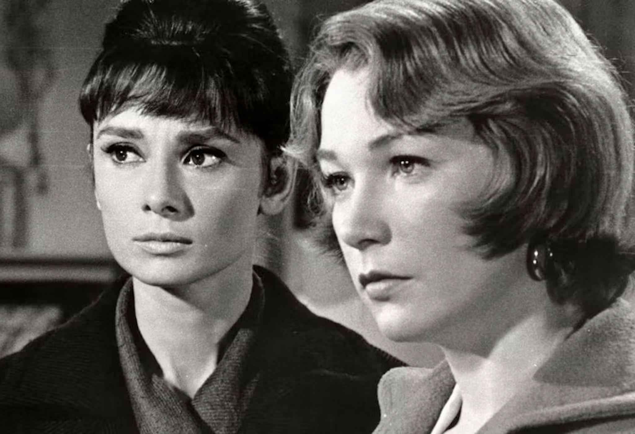 Audrey Hepburn y Shirley MacLaine en 'La calumnia', con guion de Lillian Hellman