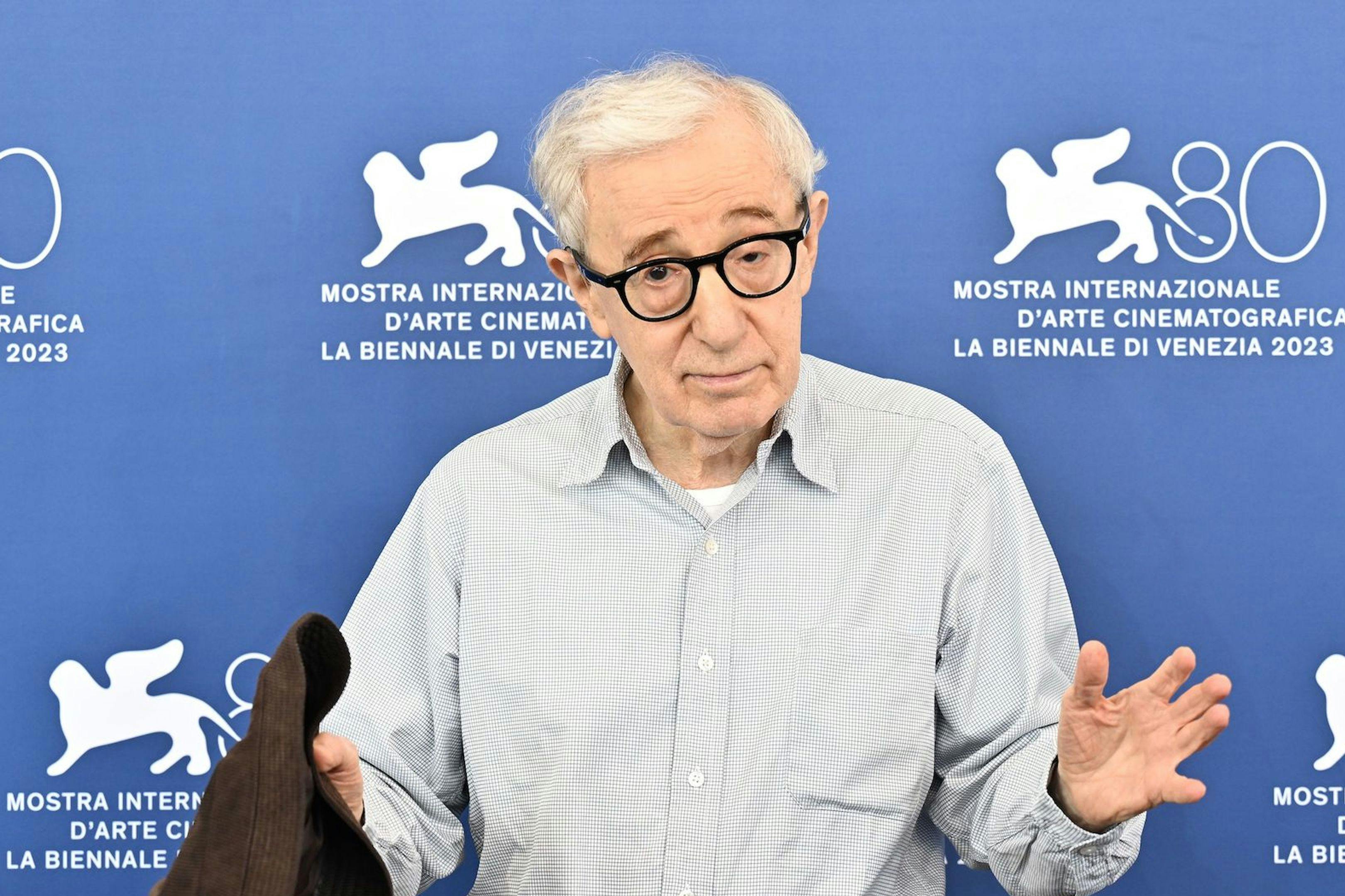 Woody Allen sale airoso de la puesta de largo en Venecia de su película 50, 'Golpe de suerte'