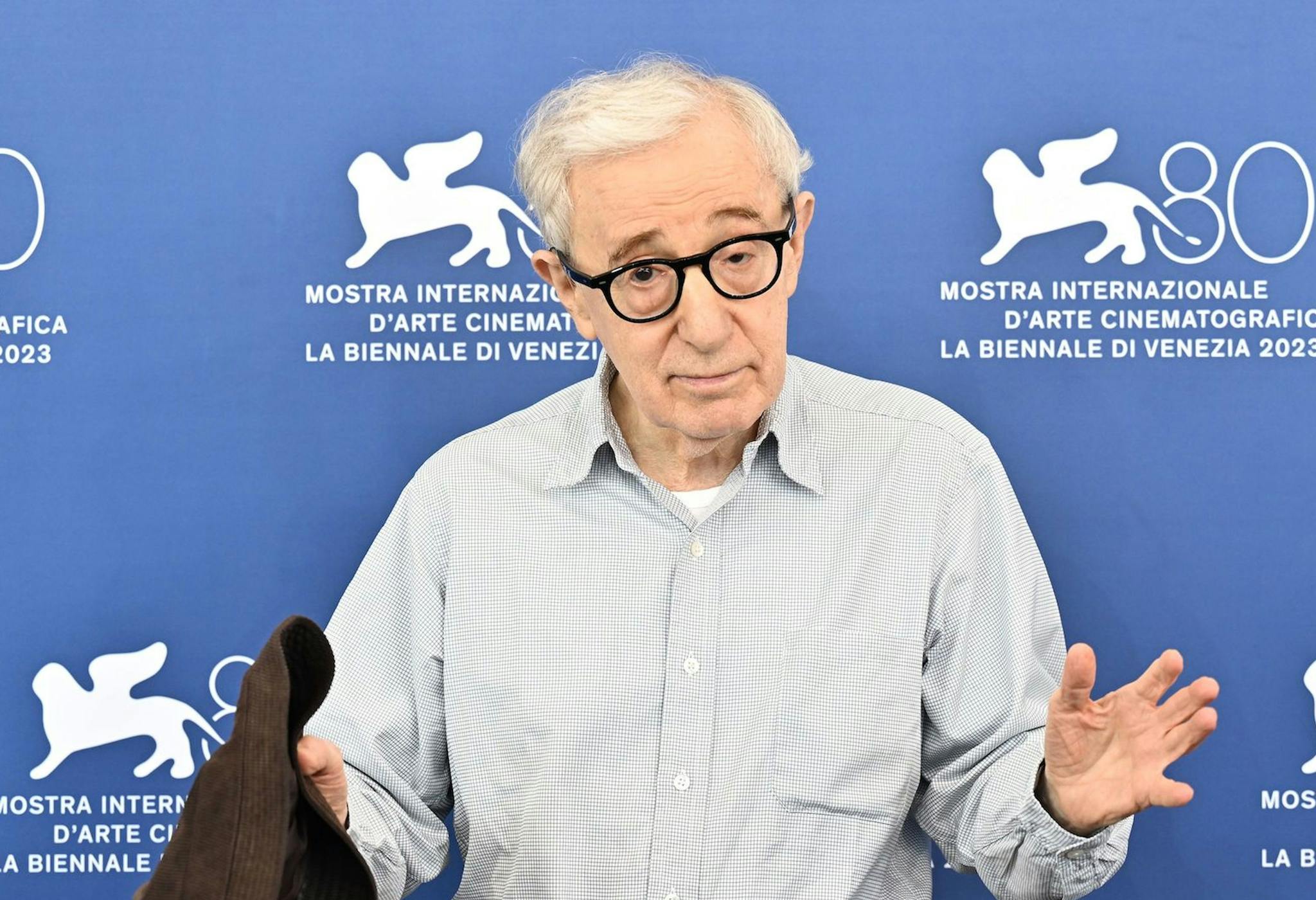 Woody Allen sale airoso de la puesta de largo en Venecia de su película nº50, 'Golpe de suerte'