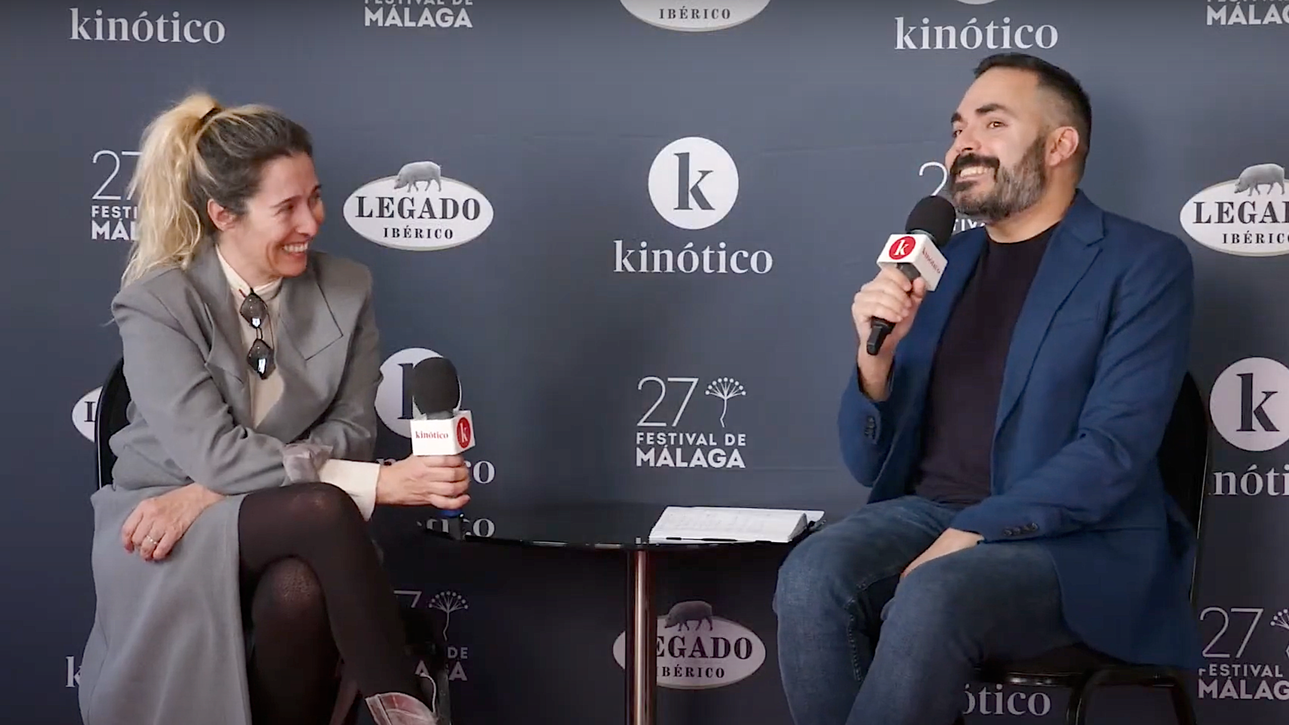 María Luisa Gutiérrez, presidenta de AECine, charla con David Martos en el set de Kinótico del Festival de Málaga