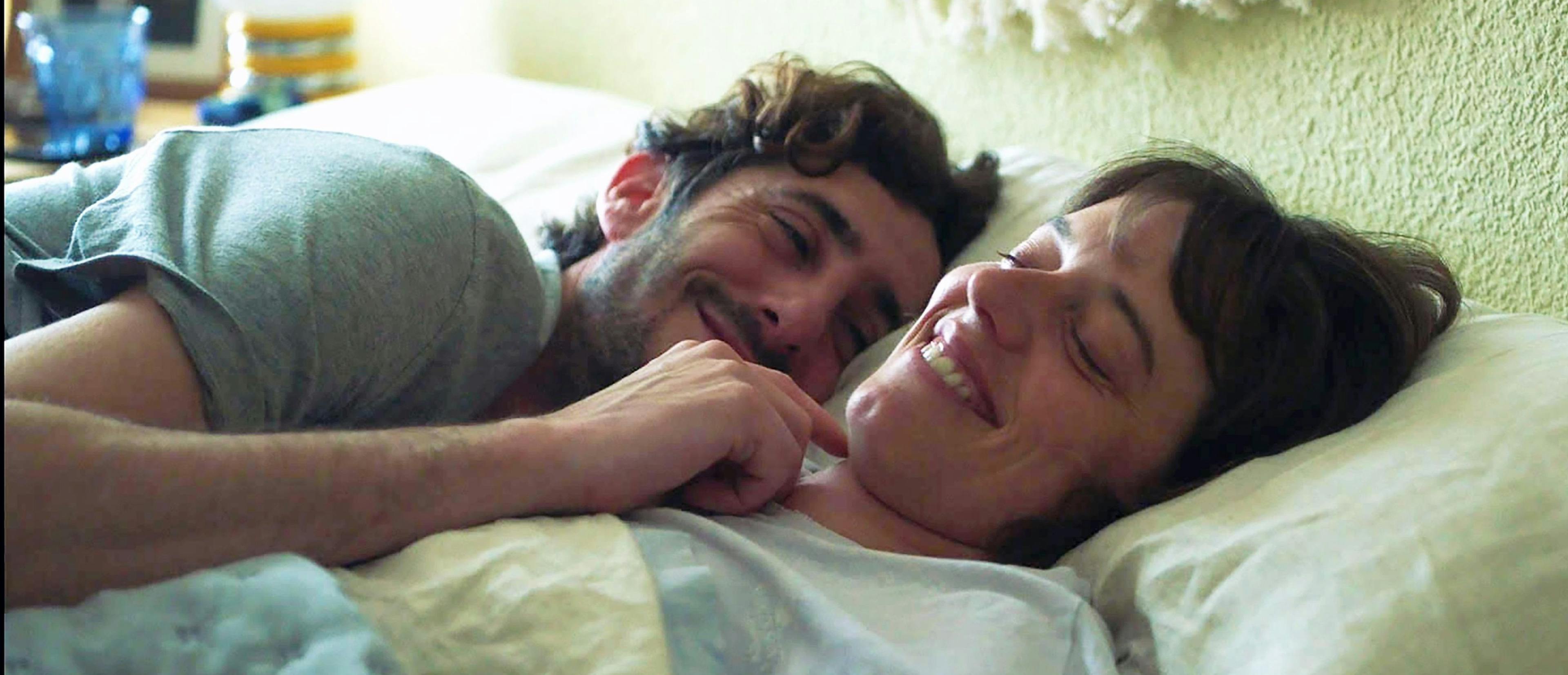 Enric Auquer y María Rodríguez en la primera imagen de 'Mamífera', la nueva película de Liliana Torres