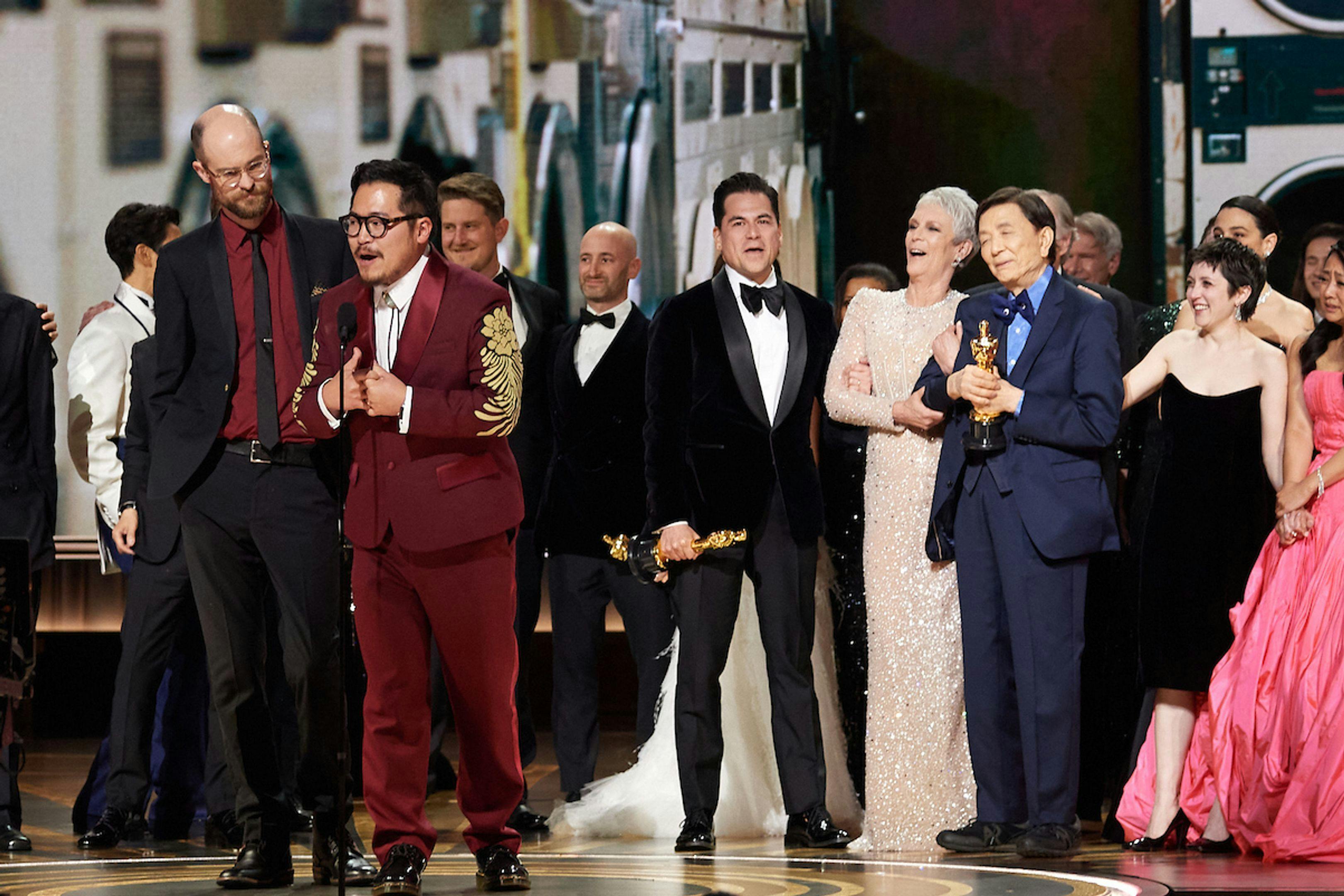 El equipo de 'Todo a la vez en todas partes' agradece su Oscar a la Mejor Película