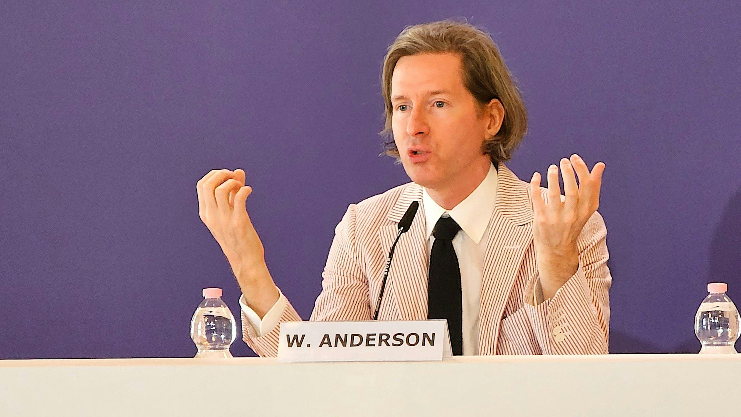 El director Wes Anderson, durante la rueda de prensa de 'The wonderful story of Henry Sugar' en Venecia