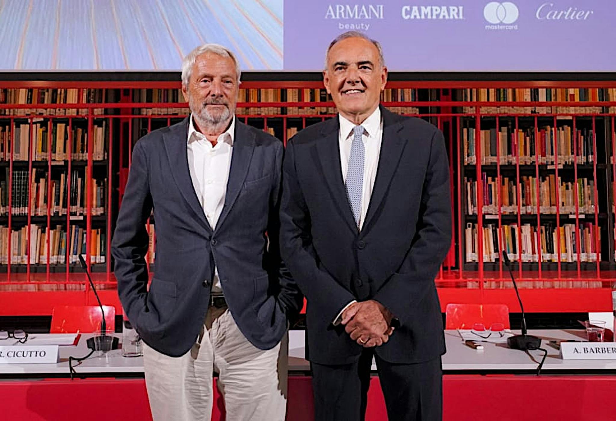 El presidente de la Biennale di Venezia, Roberto Cicutto, y el director artístico de la Mostra, Alberto Barbera, durante la presentación de la programación de 2023