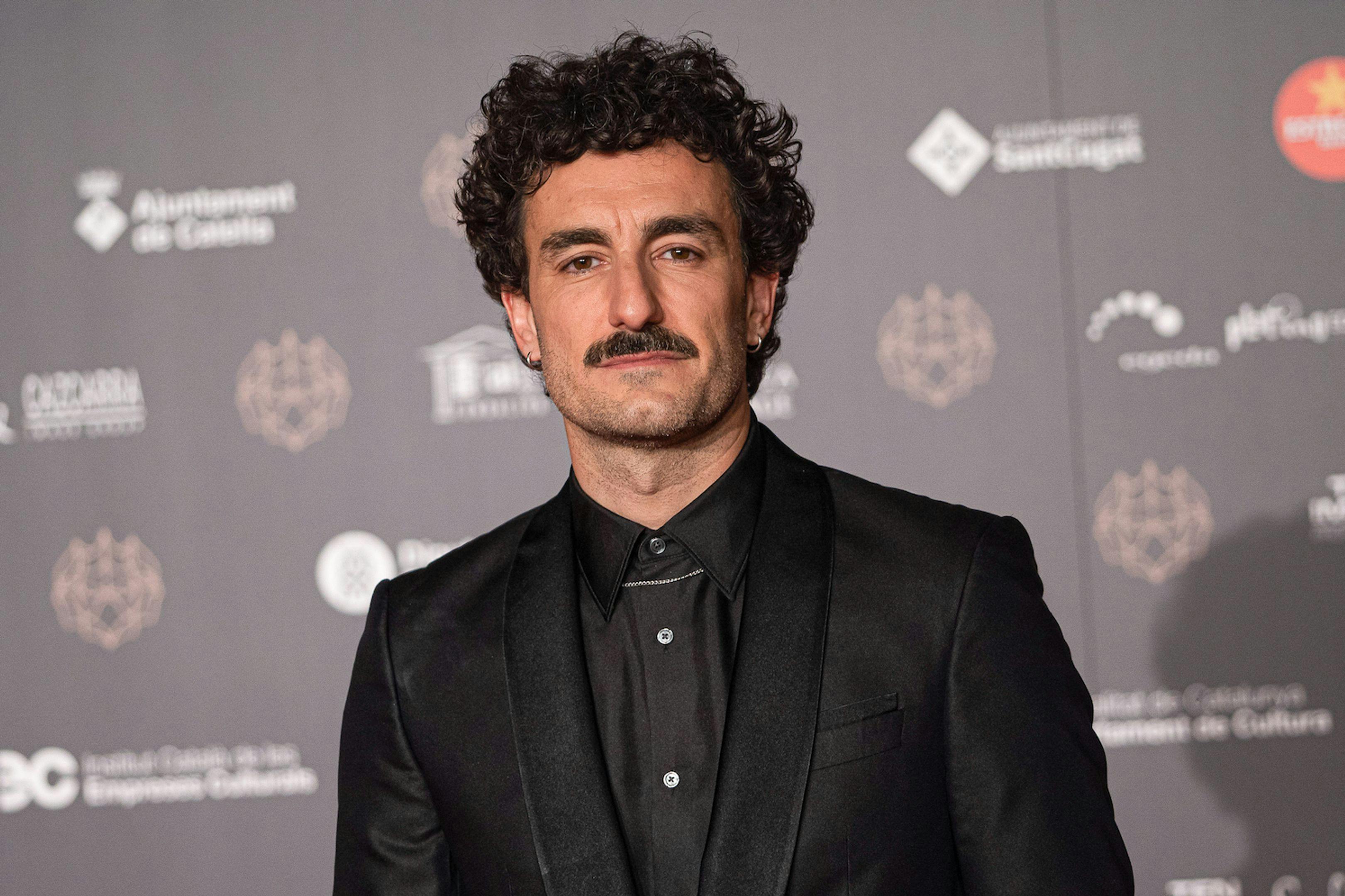 El actor Miki Esparbé posa en el photocall de los Premios Gaudí 2023