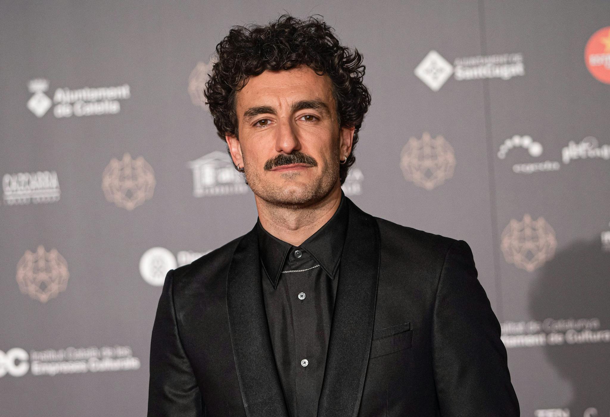 El actor Miki Esparbé posa en el photocall de los Premios Gaudí 2023