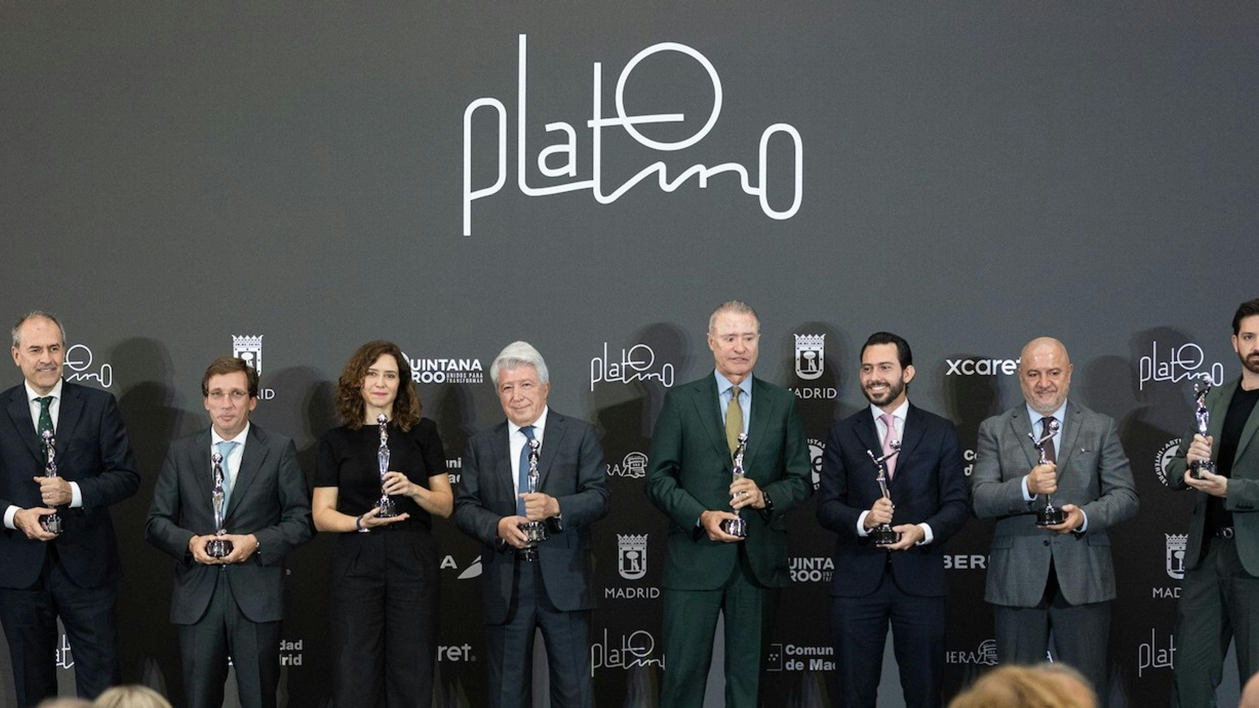 Isabel Díaz Ayuso, presidenta de la región, y José Luis Martínez-Almeida, alcalde de la ciudad, han cedido el testigo de los Platino a México