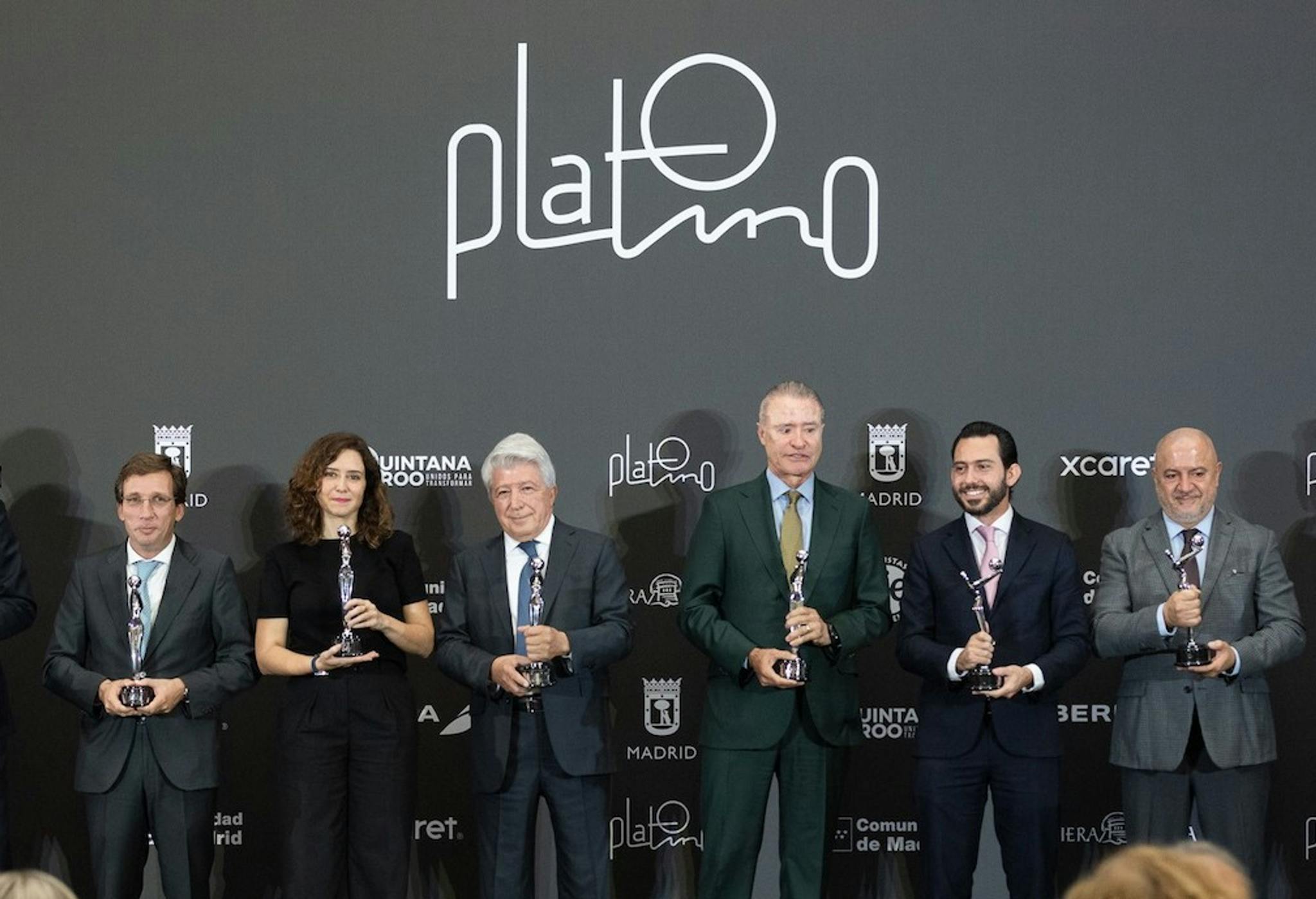 Isabel Díaz Ayuso, presidenta de la región, y José Luis Martínez-Almeida, alcalde de la ciudad, han cedido el testigo de los Platino a México