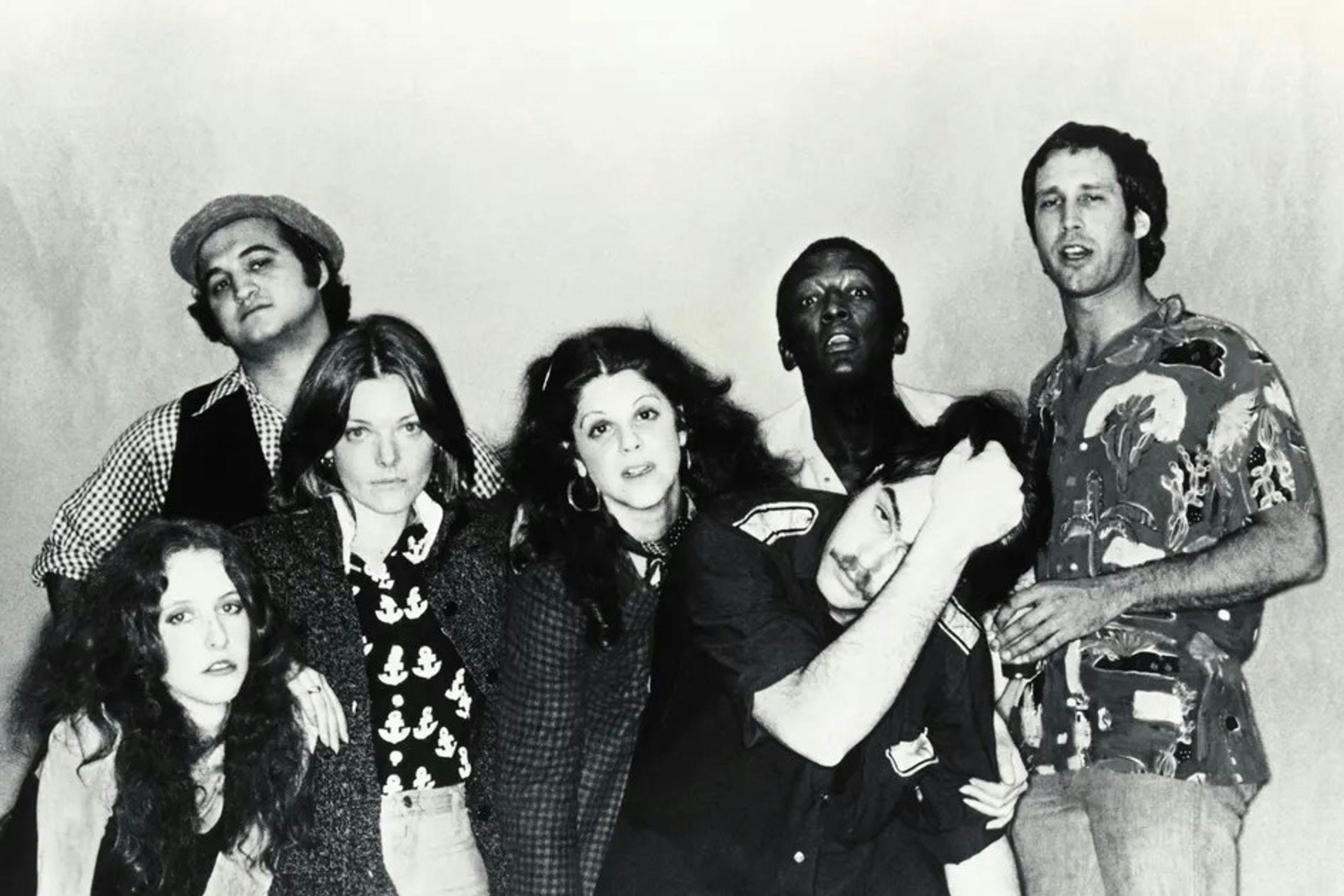 El reparto original de 'Saturday Night Live', con Laraine Newman, John Belushi, Jane Curtin, Gilda Radner, Garrett Morris, Dan Aykroyd y Chevy Chase.
