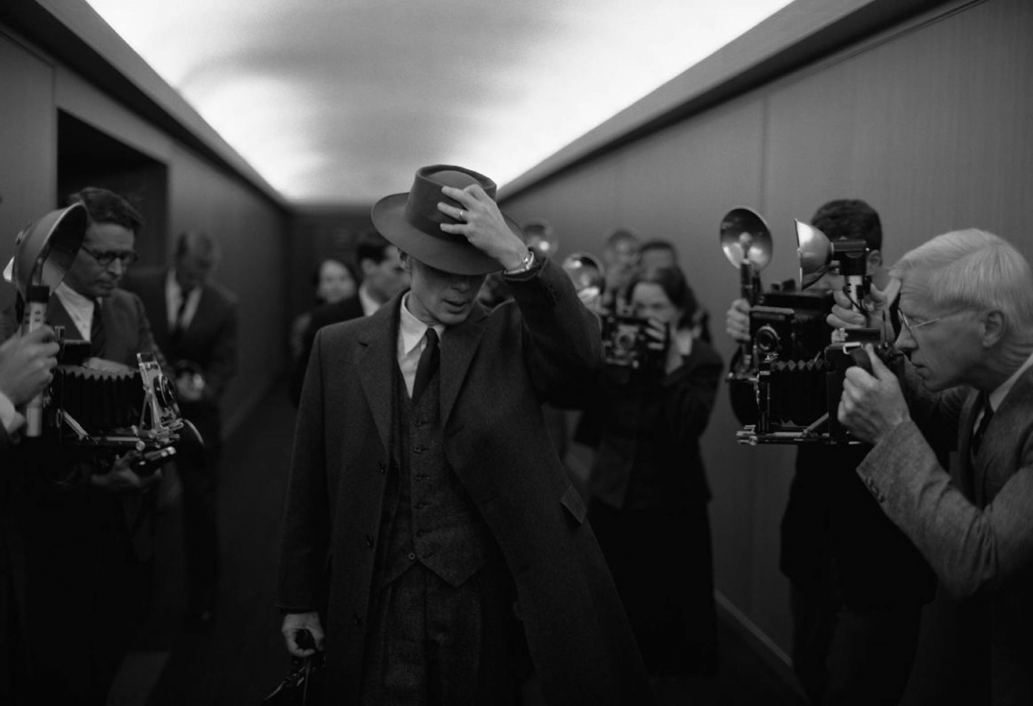 Fotograma promocional de la 'Oppenheimer', de Christopher Nolan, con Cillian Murphy en el centro