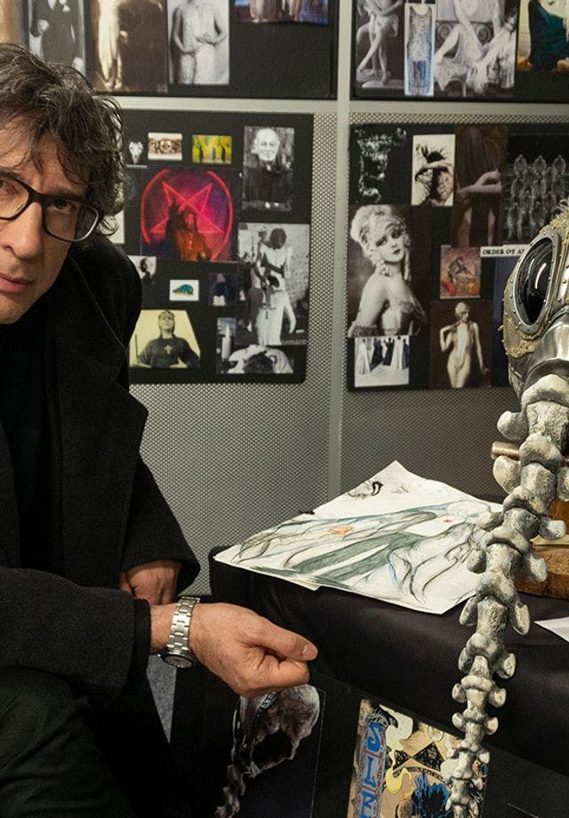 Neil Gaiman, el escritor cercano que se ha convertido en una marca en el mundo de las series