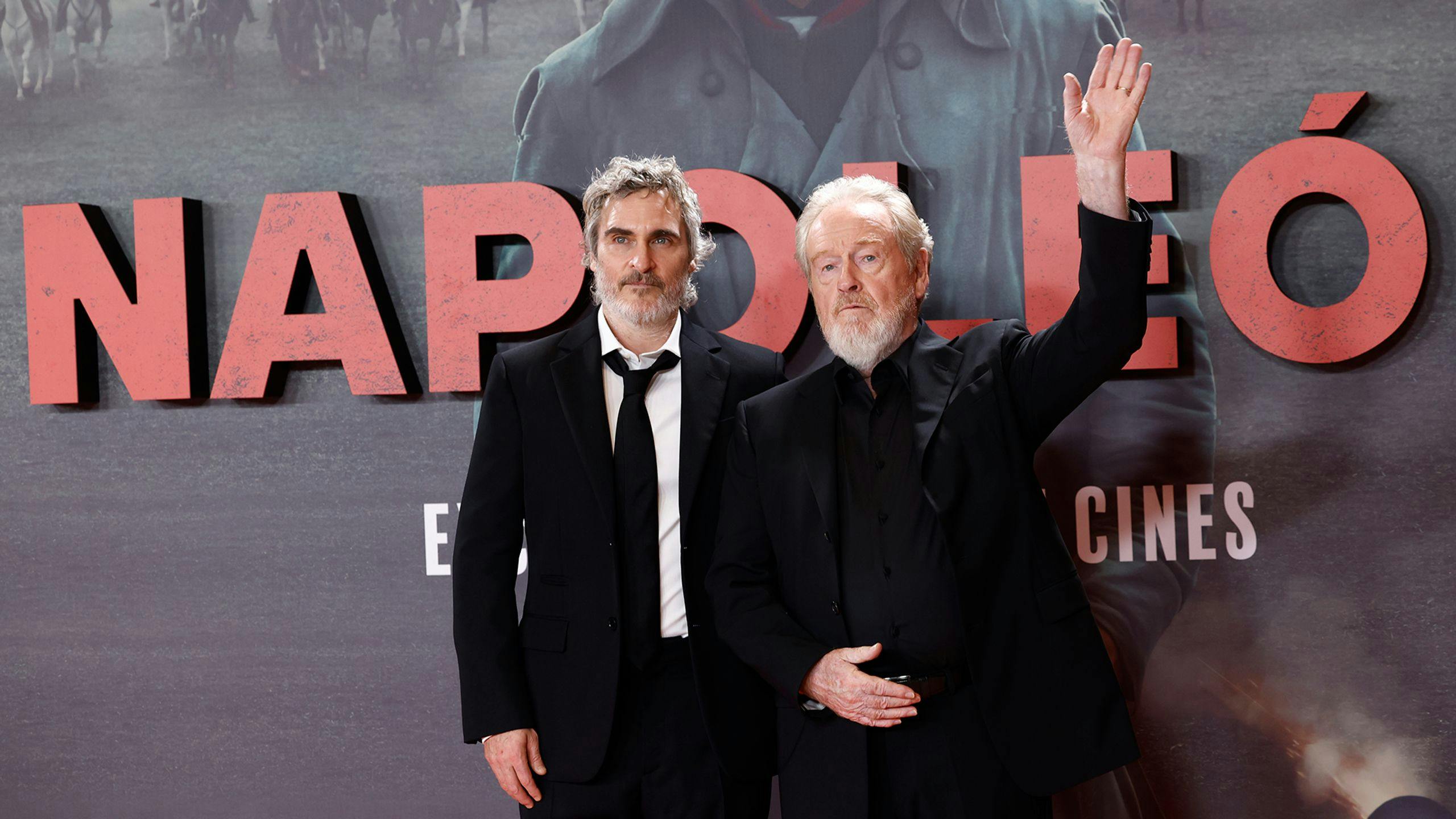 El director Ridley Scott y el actor Joaquin Phoenix en la presentación en Madrid de 'Napoleón'