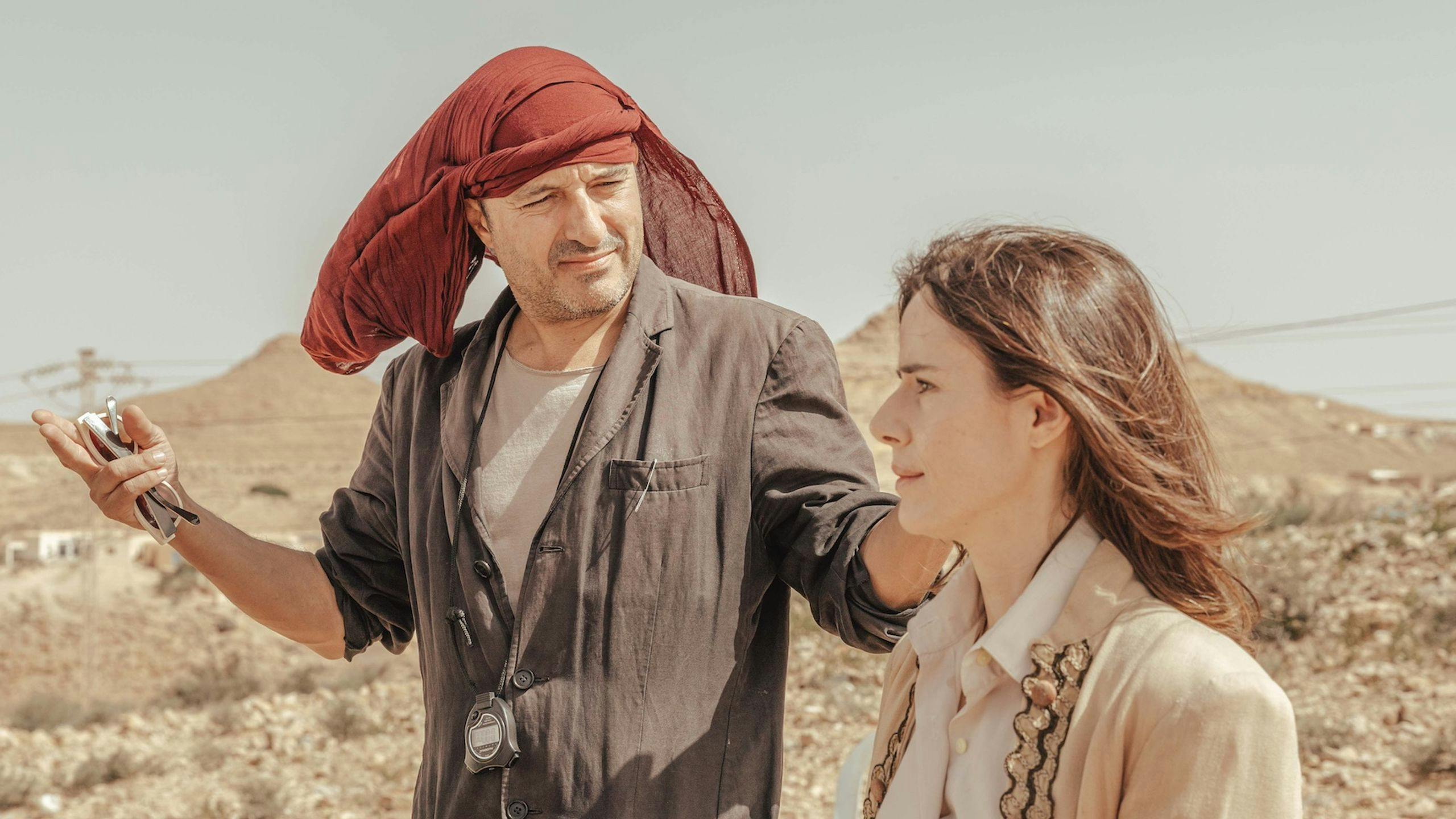 Javier Rebollo y Pilar López de Ayala, en una imagen de rodaje de la película 'En la alcoba del sultán'