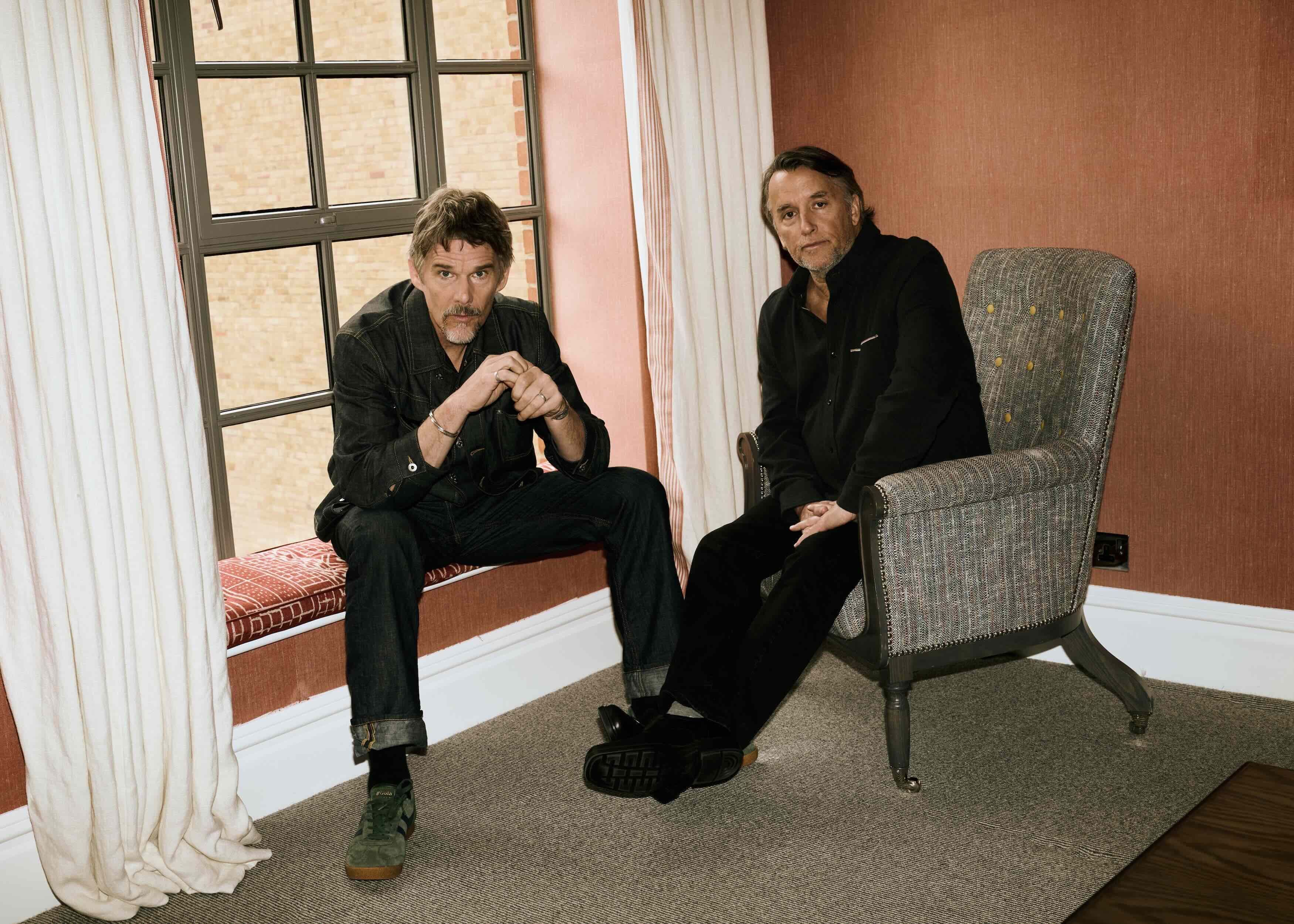Ethan Hawke y Richard Linklater, durante una sesión de fotos en la 69 edicion del BFI London Film Festival, donde presentaron 'Blue Moon'