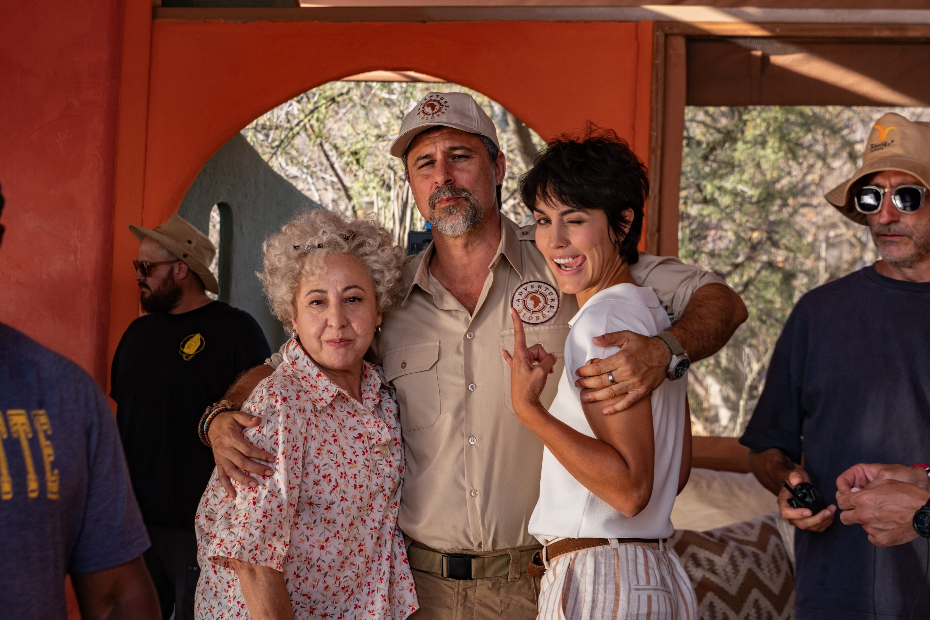 Carmen Machi, Hugo Silva y Megan Montaner en el rodaje en Kenia de 'Si los muertos hablaran', dirigida por Nacho G. Velilla