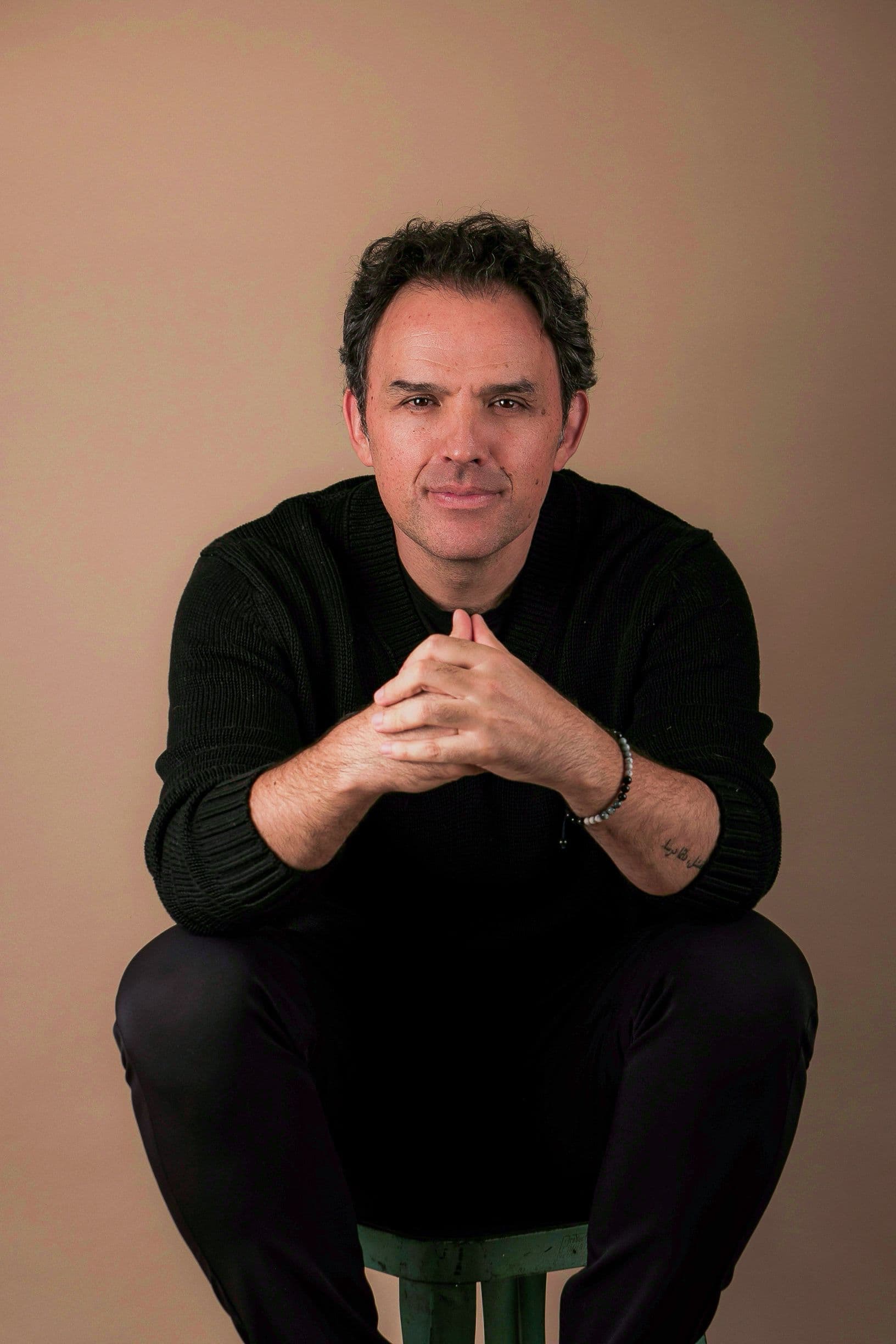 El director, productor y guionista mexicano Fernando Rovzar, creador de la serie 'Las Azules'