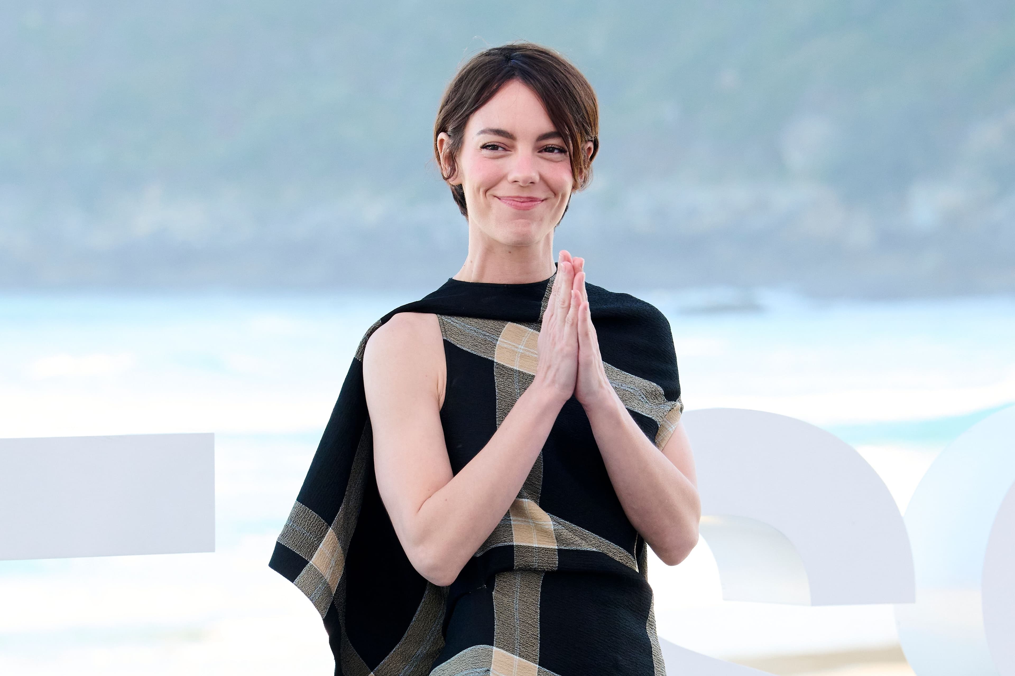 La actriz Victoria Luengo durante el photocall de la película 'Sants', de Mikel Gurrea, durante el Festival de San Sebastián, en septiembre de 2026
