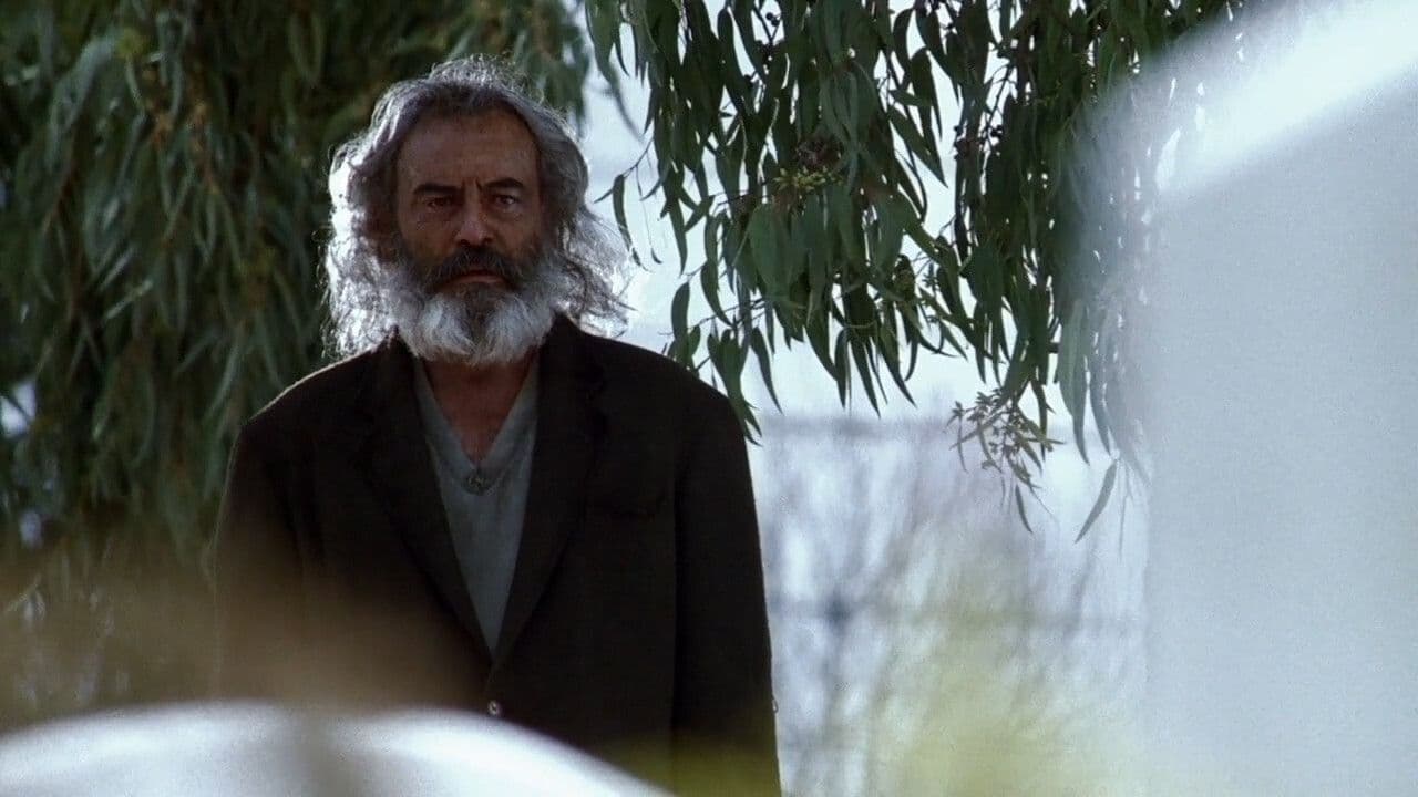 El actor Emilio Echevarría, en una imagen promocional de la película 'Amores perros'