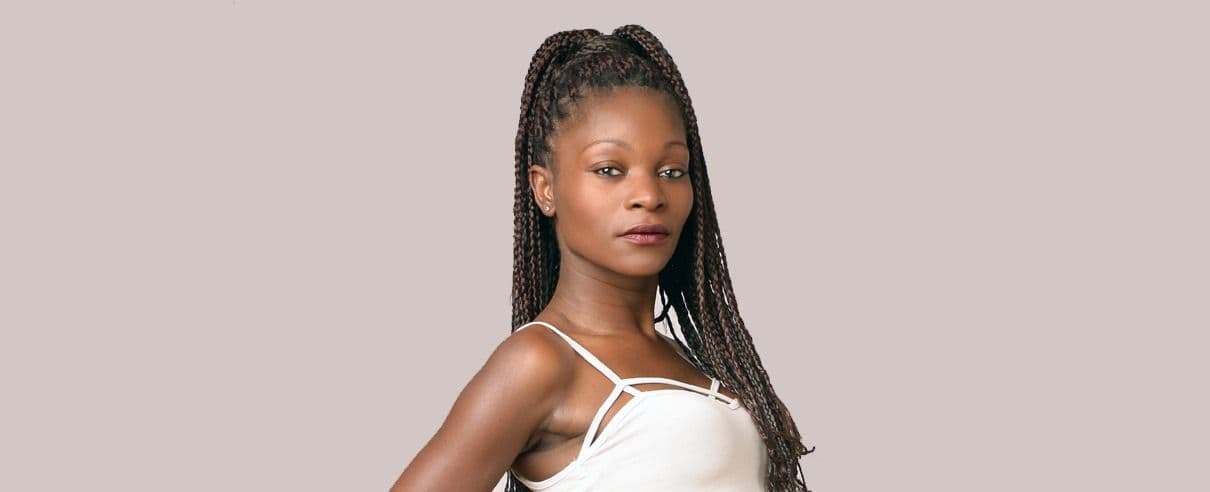 Foto de archivo de la actriz y monologuista Asaari Bibang