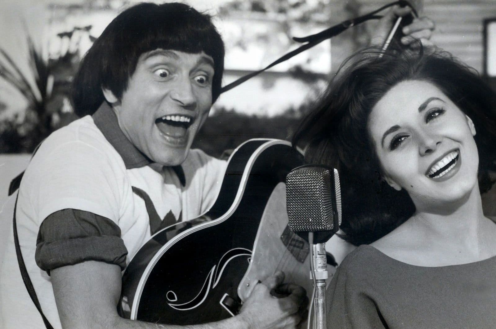 Los actores Tony Leblanc y Concha Velasco en una imagen promocional de 'Historias de la televisión'