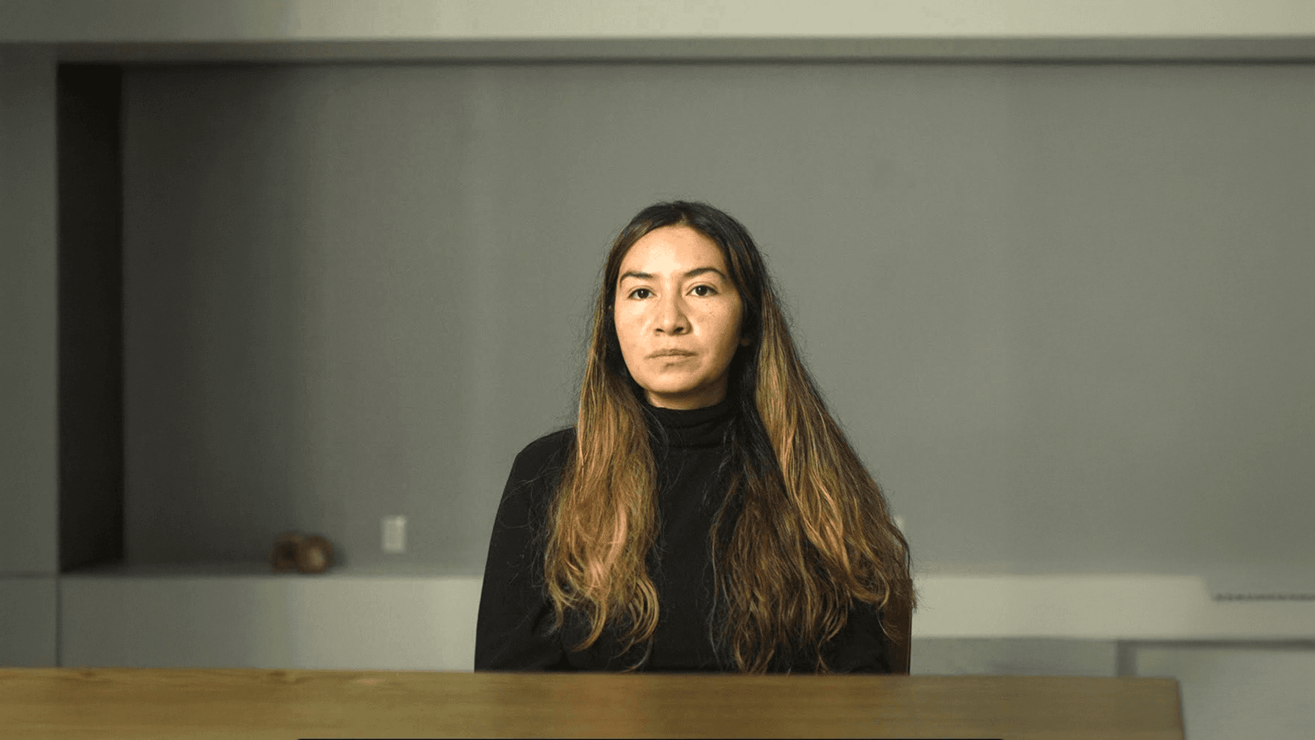 La sonidista mexicana Liliana Villaseñor en el set de 'O último azul' en 2023