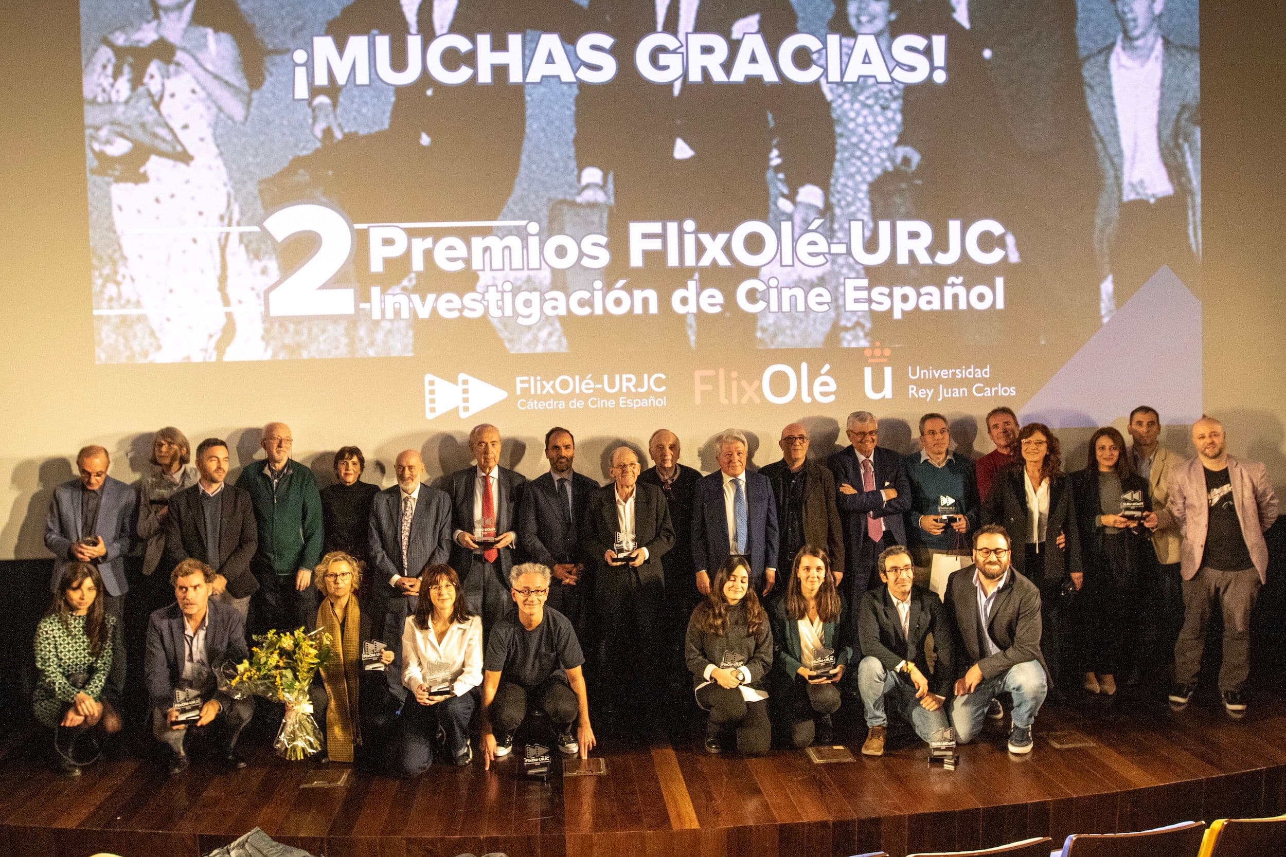 Foto de familia de los II Premios a la Investigación de Cine Español de Flixolé en la Academia de Cine