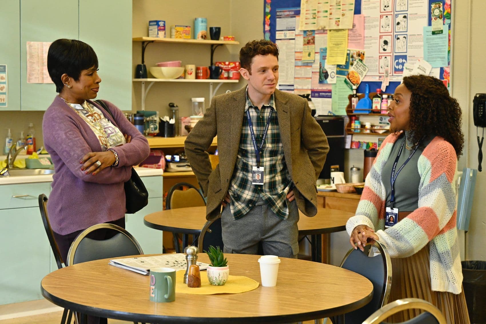 Fotograma de 'Colegio Abbot' con Sheryl Lee Ralph, Chris Perfetti y Quinta Brunson.