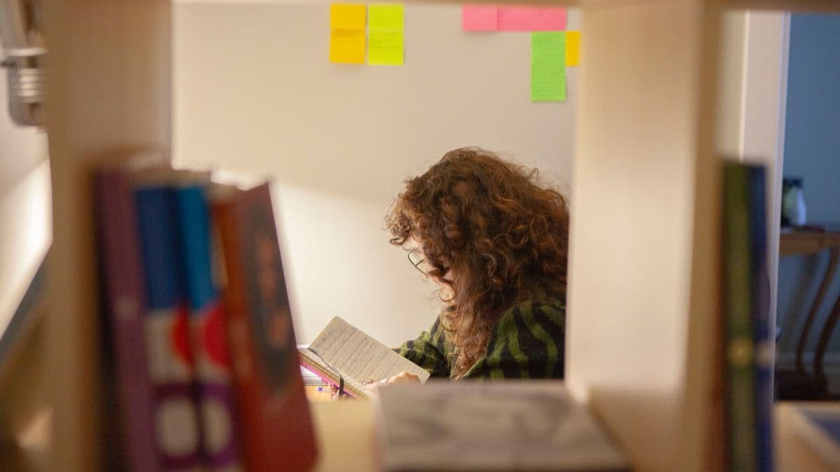 Imagen de una de las participantes en la residencia artística ‘Una habitación propia’