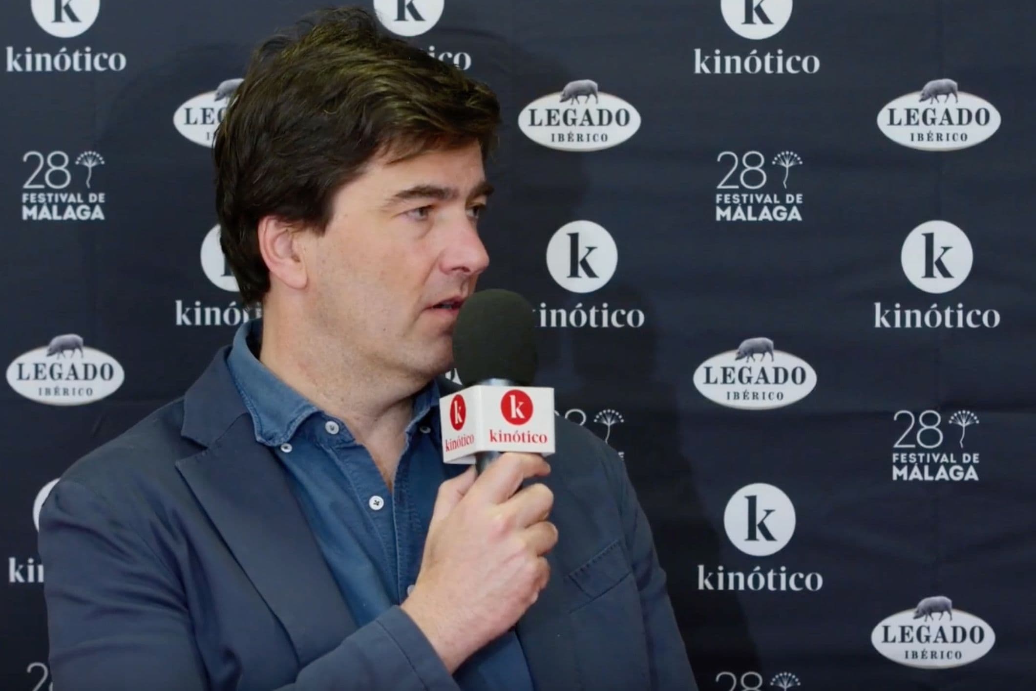 Jaime Ortiz de Artiñano, director general de Atresmedia Cine, durante su visita al set de Kinótico en el Festival de Málaga