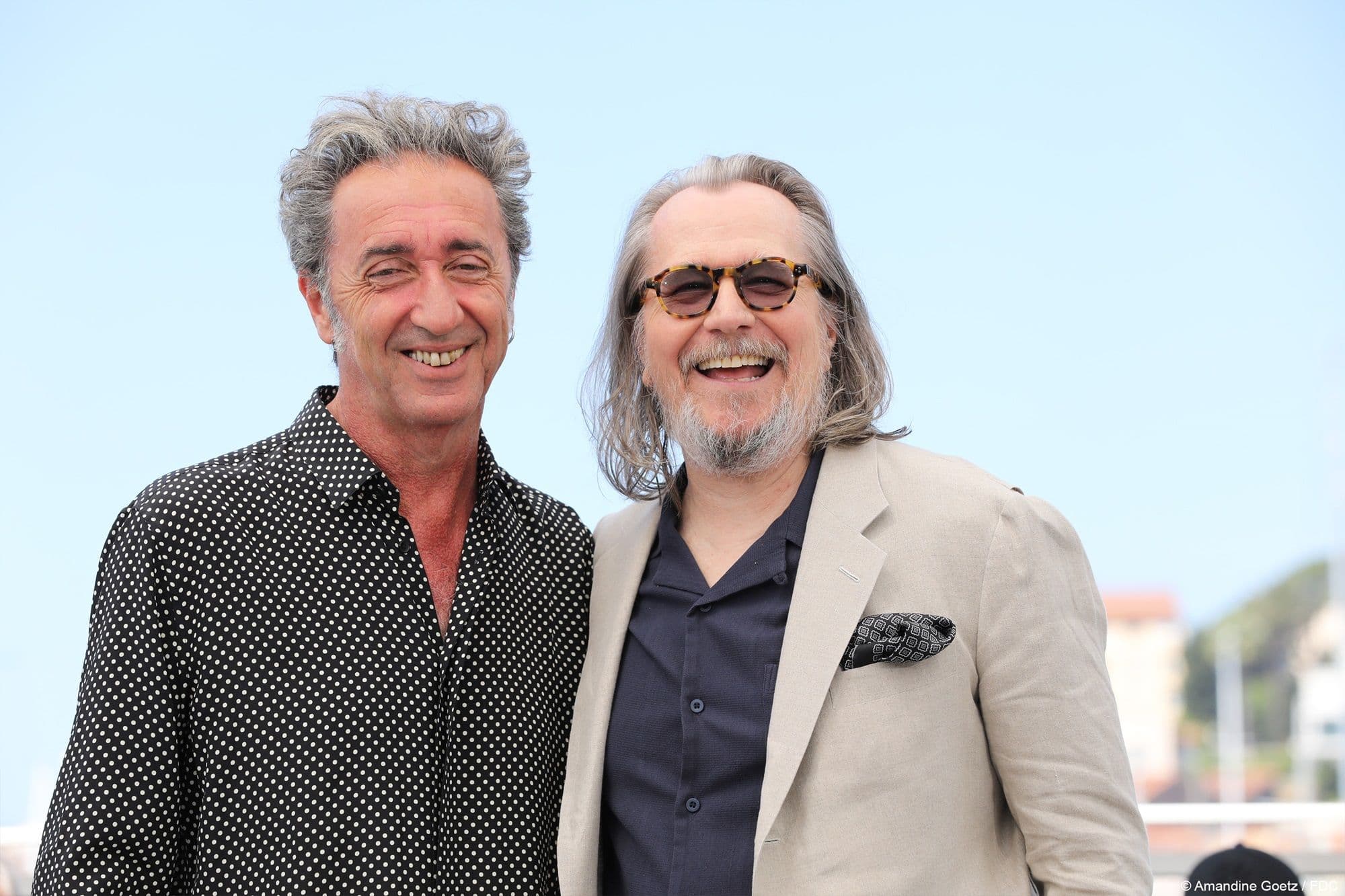 Paolo Sorrentino y Gary Oldman en el photocall de 'Parthenope' en Cannes 2024