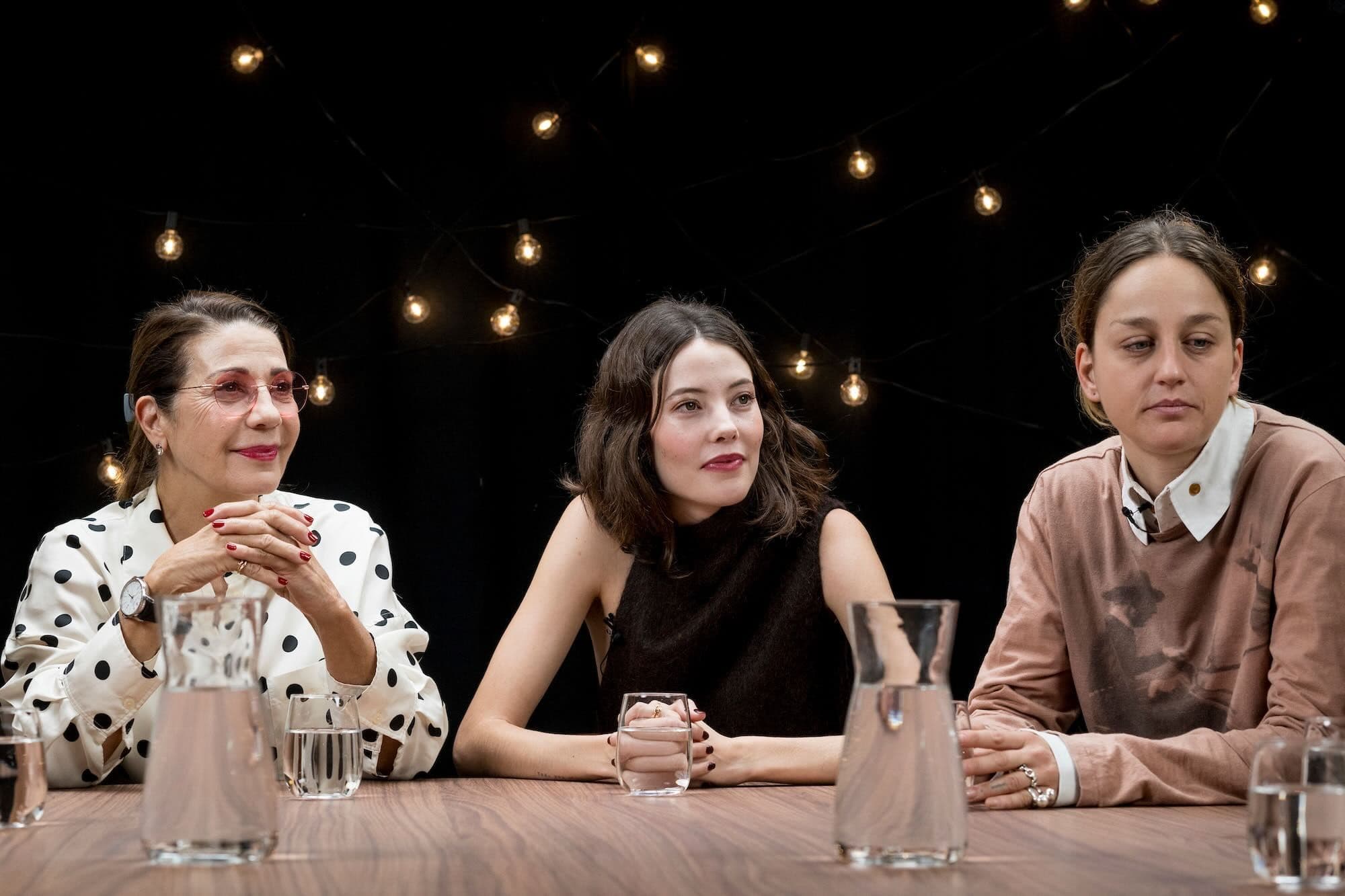 Emma Vilarasau, Mireia Oriol y Laura Weissmahr, durante la grabación