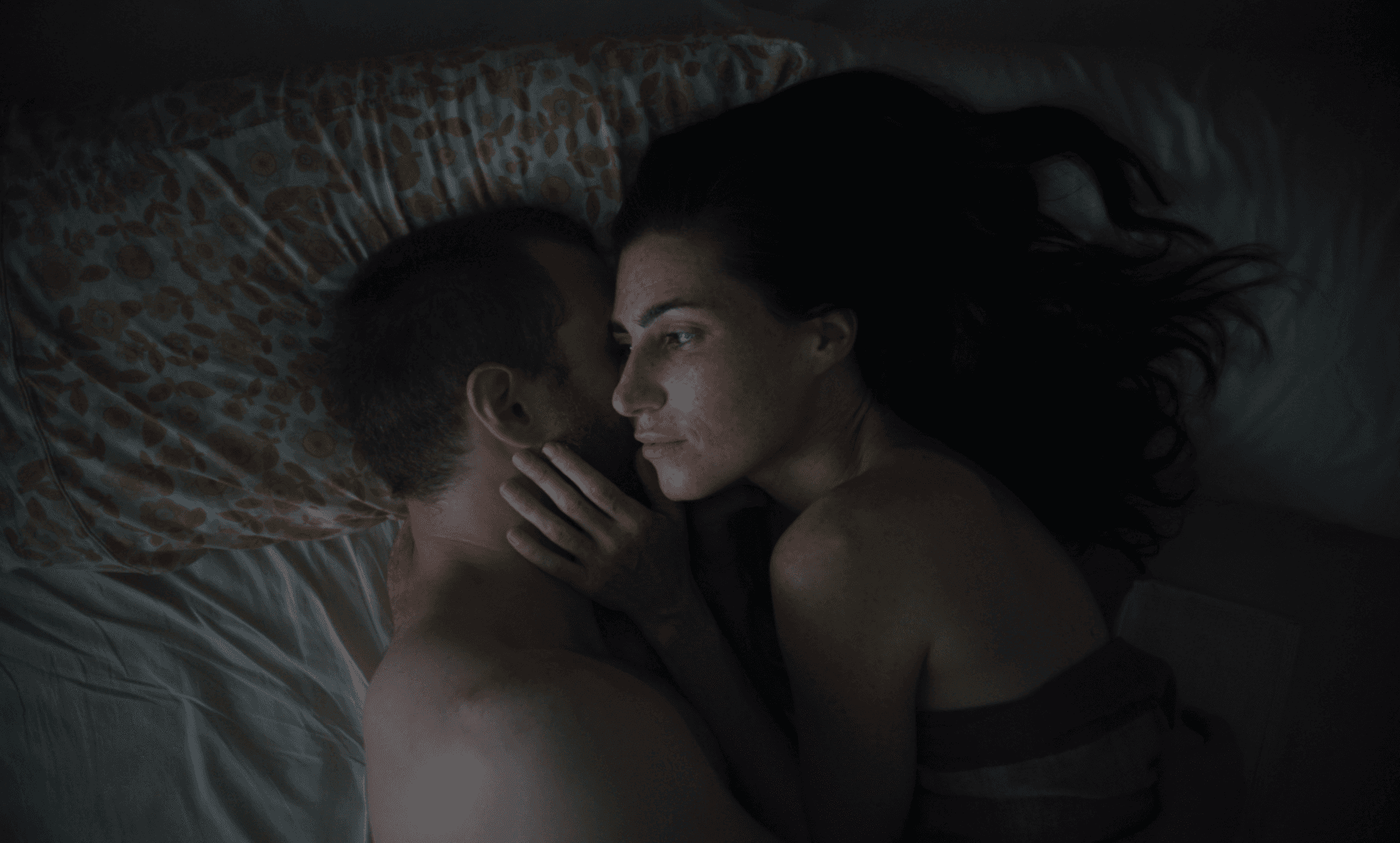 Fotograma de 'Sorda', de Eva Libertad, con Álvaro Cervantes y Miriam Garlo